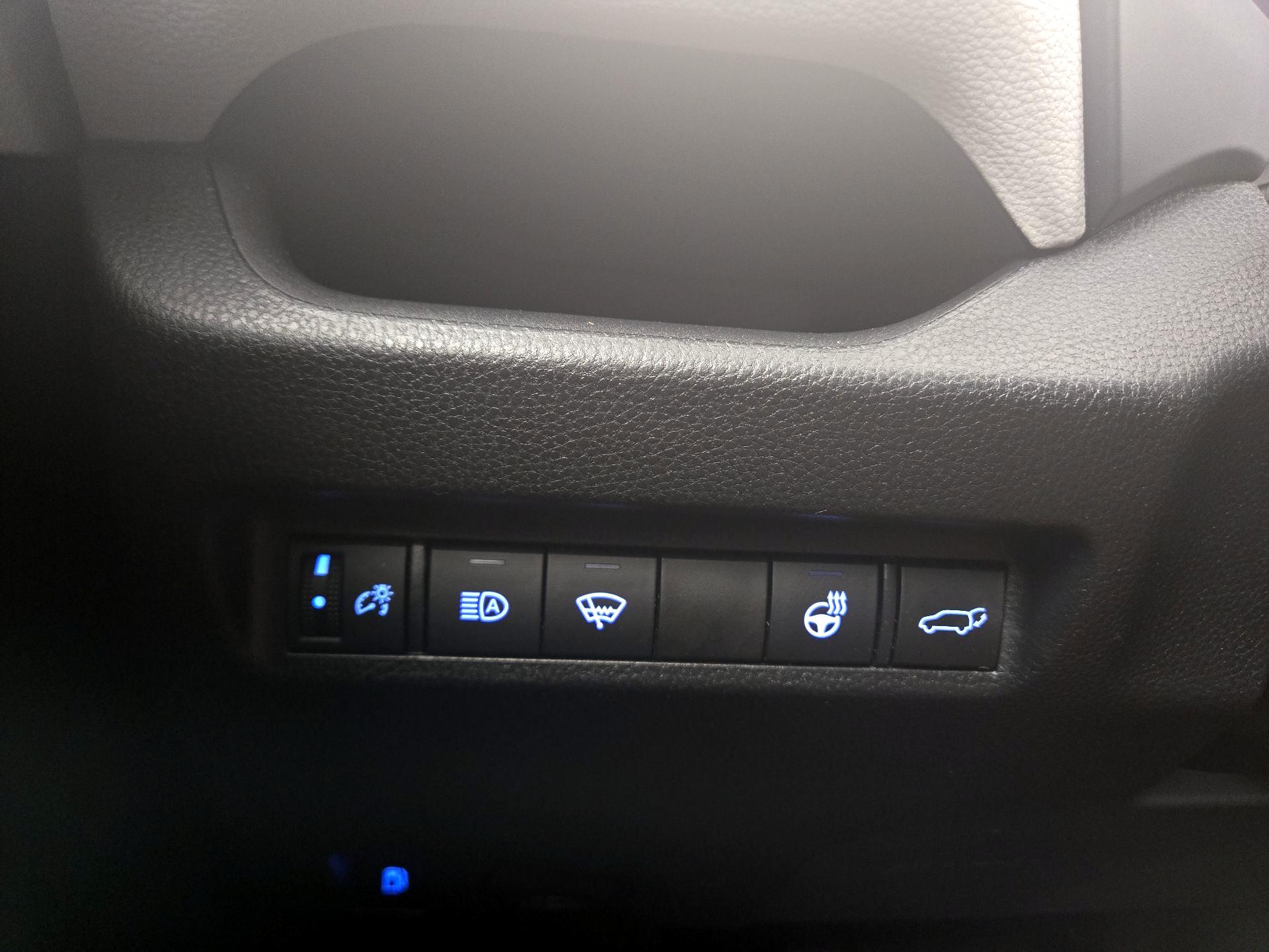 Thumbnail: 2022 Toyota RAV4 - 13