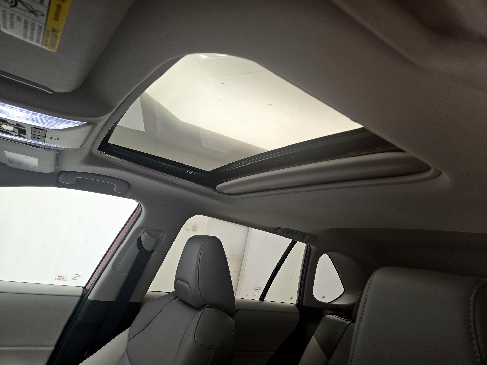 Thumbnail: 2022 Toyota RAV4 - 19