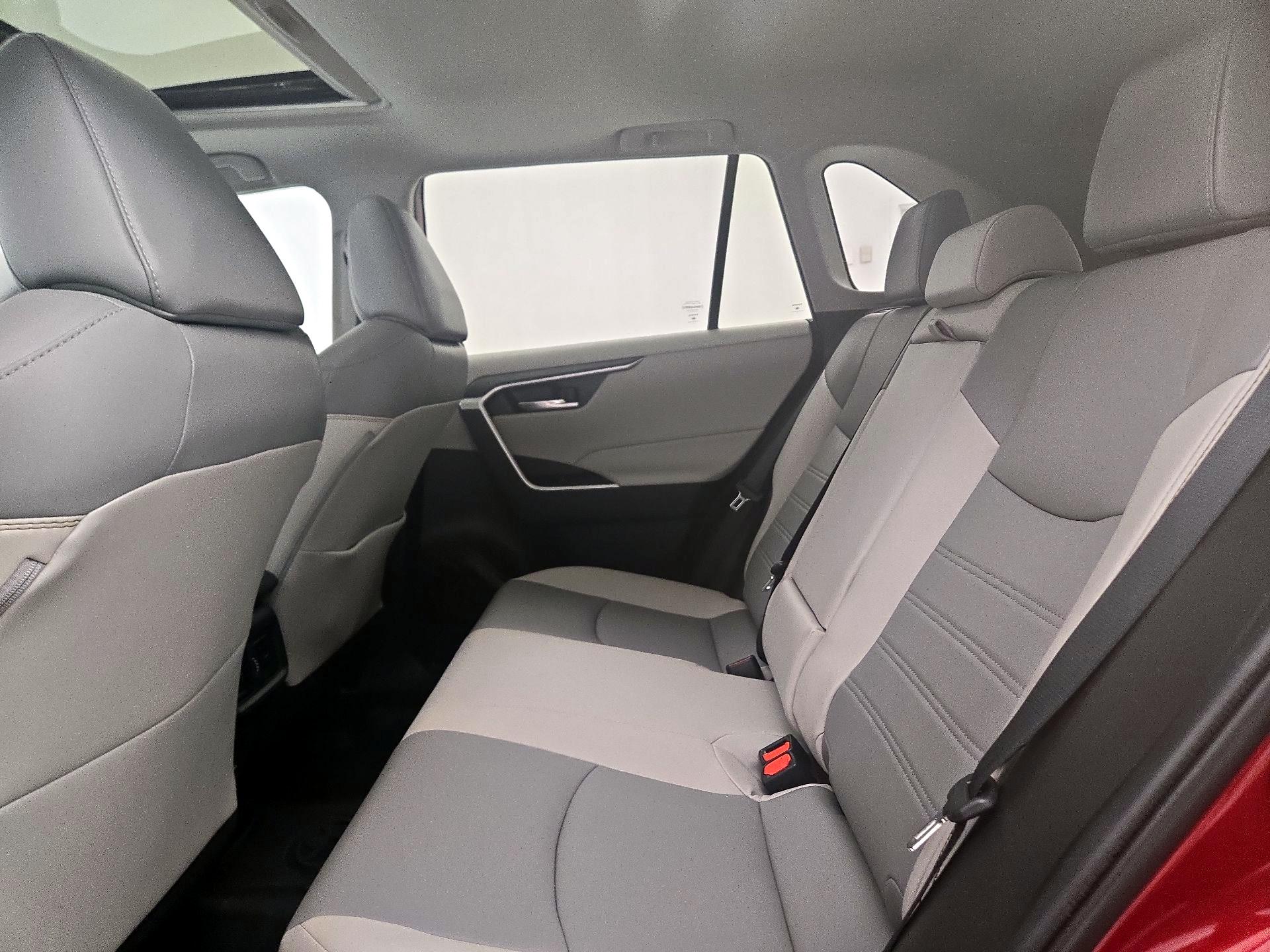 Thumbnail: 2022 Toyota RAV4 - 20