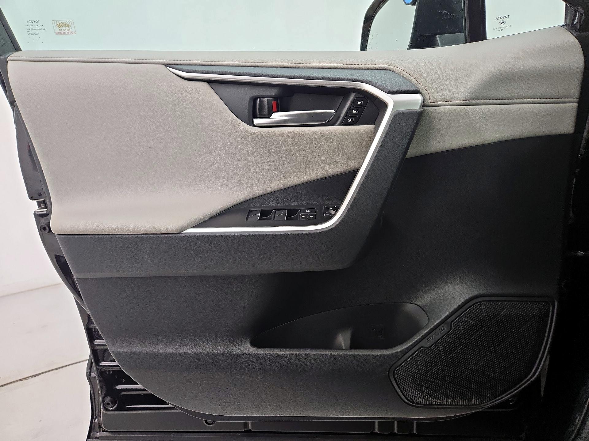 Thumbnail: 2019 Toyota RAV4 - 12