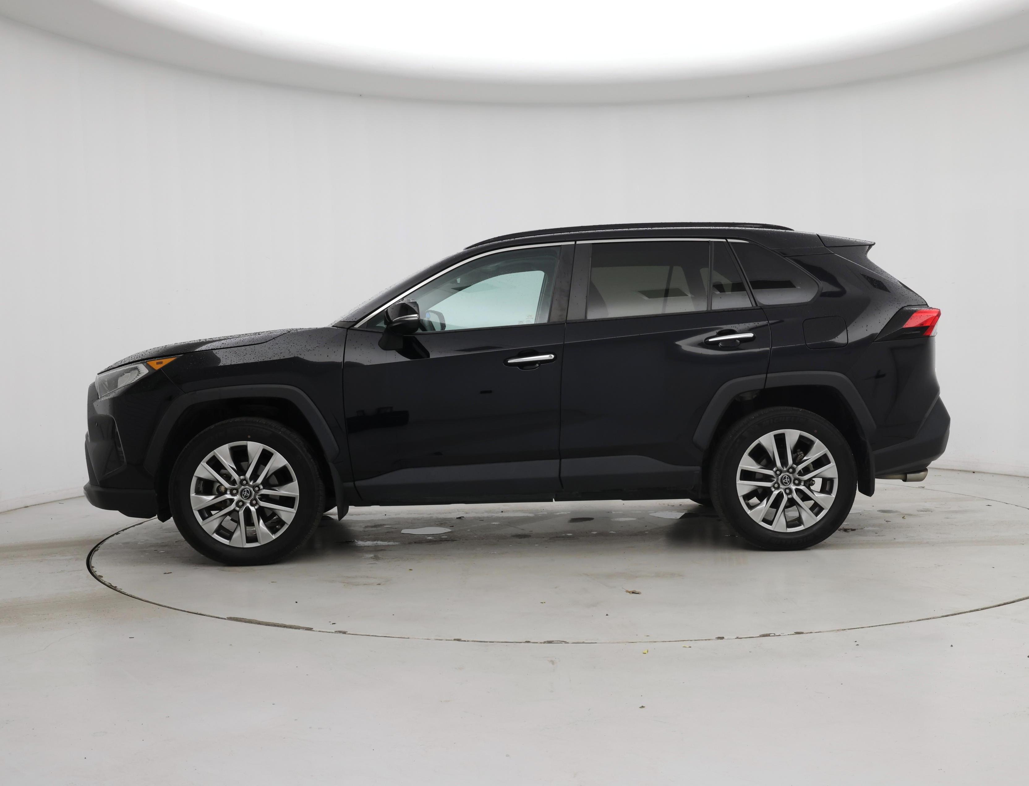 Thumbnail: 2019 Toyota RAV4 - 3