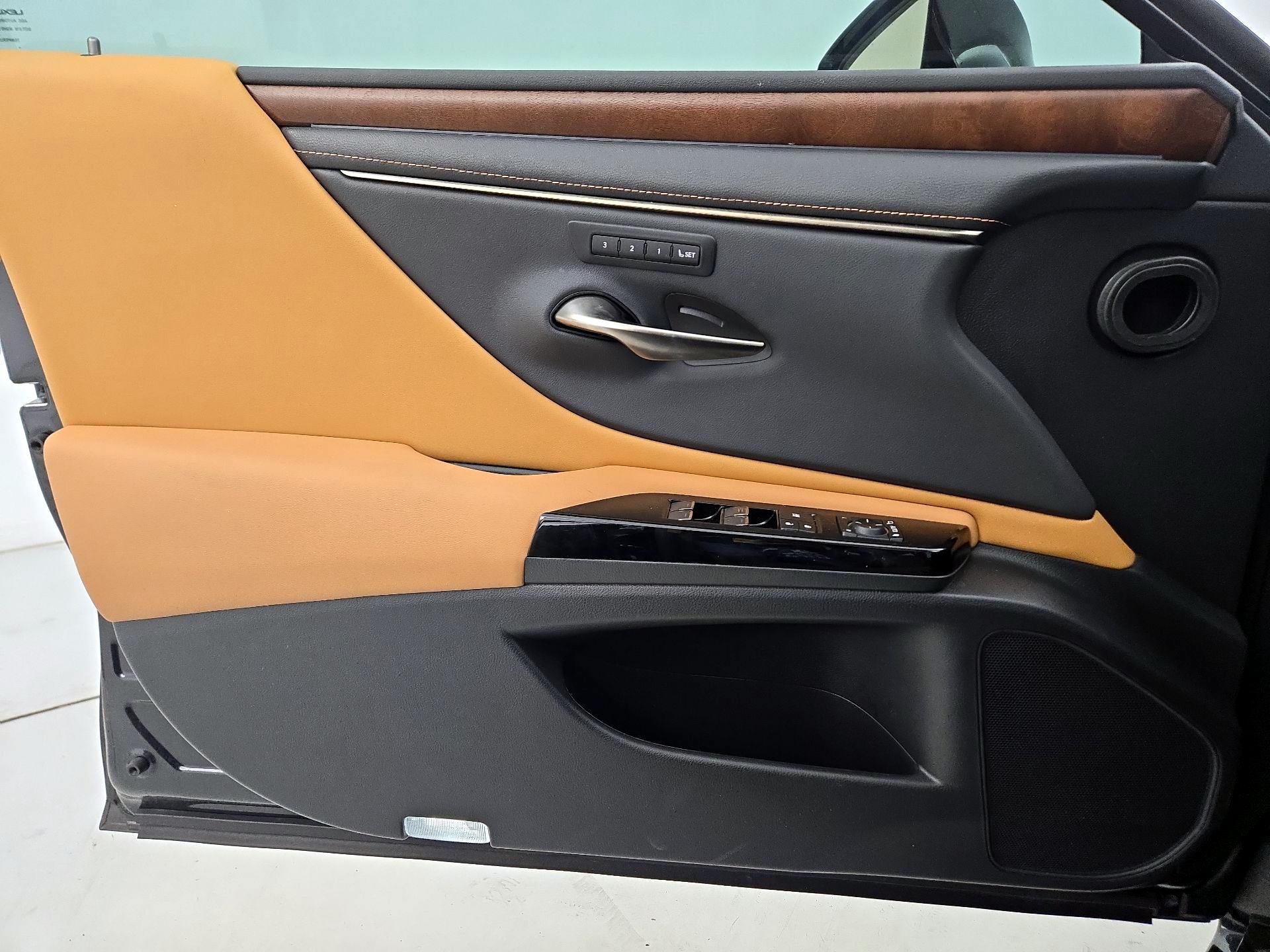 Thumbnail: 2023 Lexus ES - 12