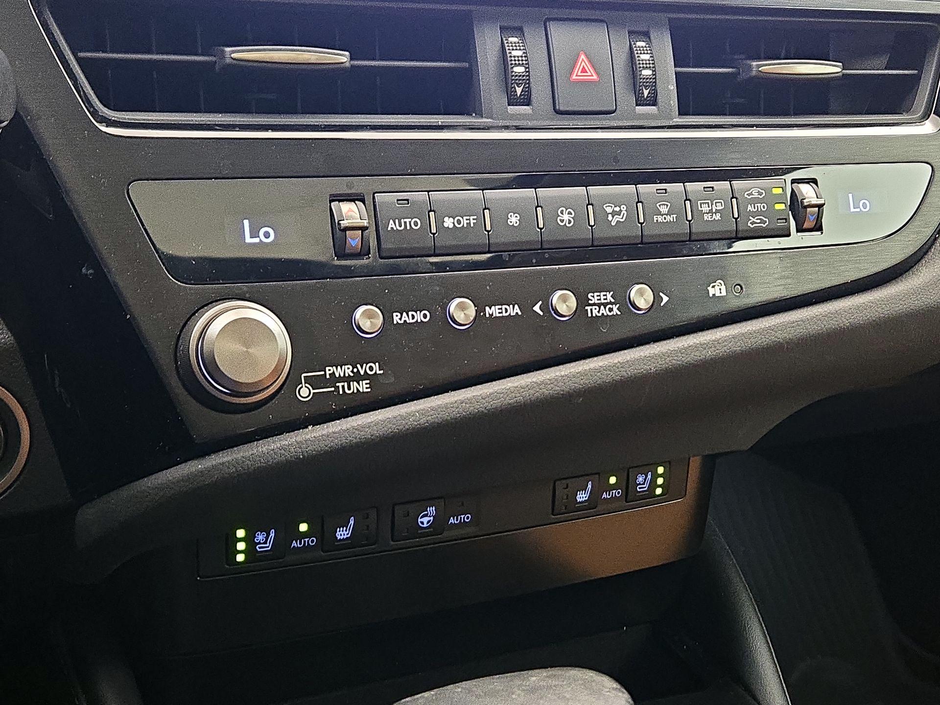 Thumbnail: 2023 Lexus ES - 16