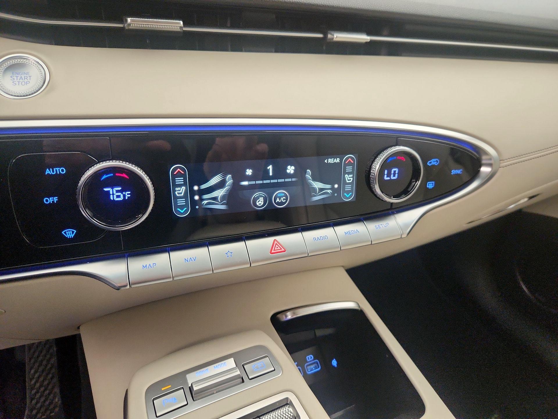 Thumbnail: 2023 Genesis GV70 - 17