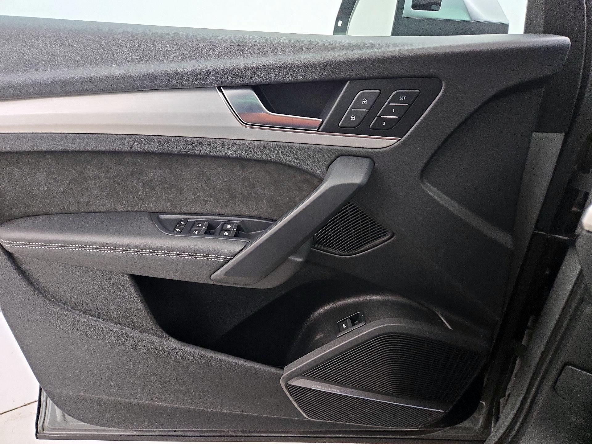 Thumbnail: 2020 Audi SQ5 - 12