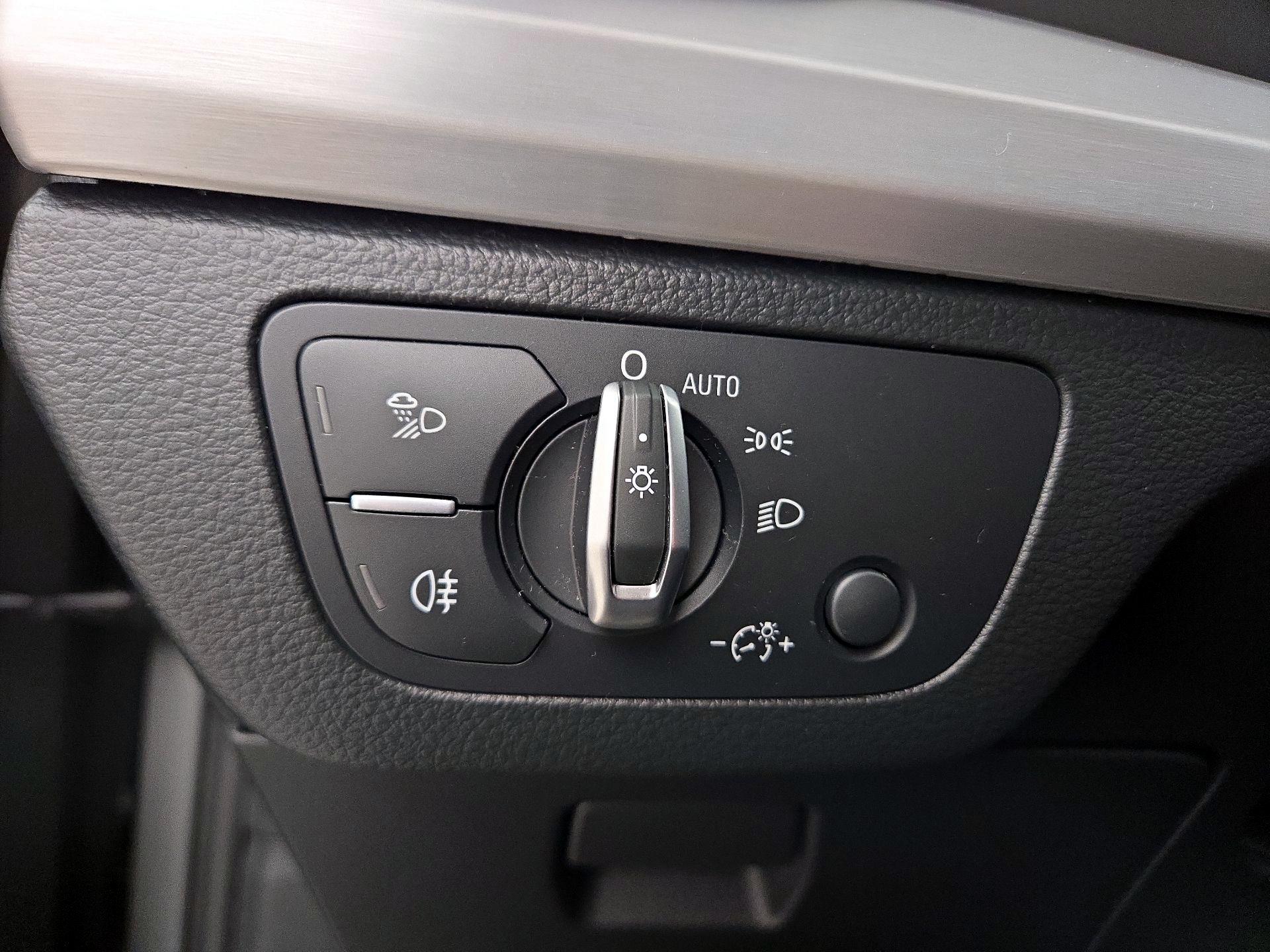 Thumbnail: 2020 Audi SQ5 - 13