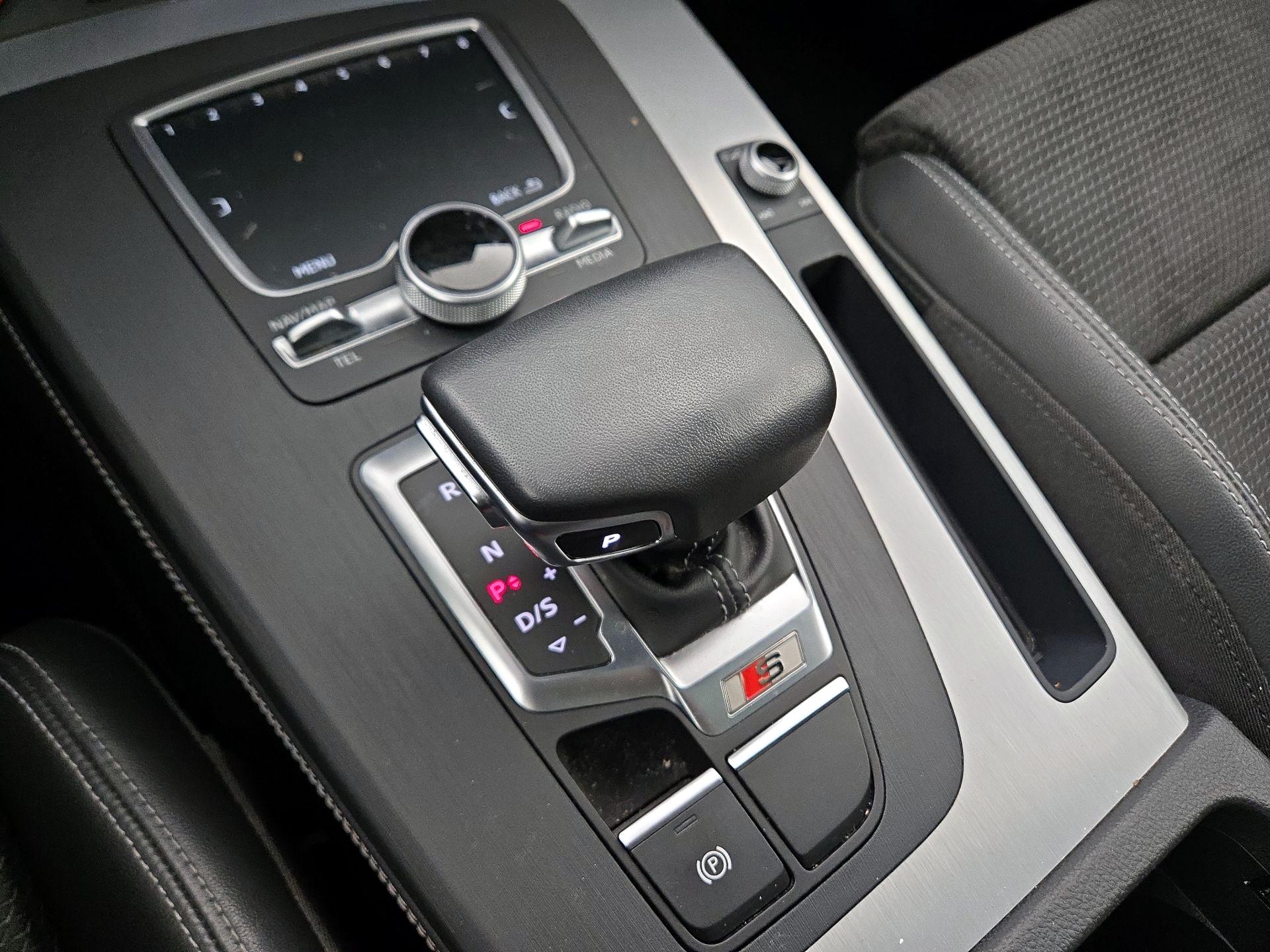 Thumbnail: 2020 Audi SQ5 - 18