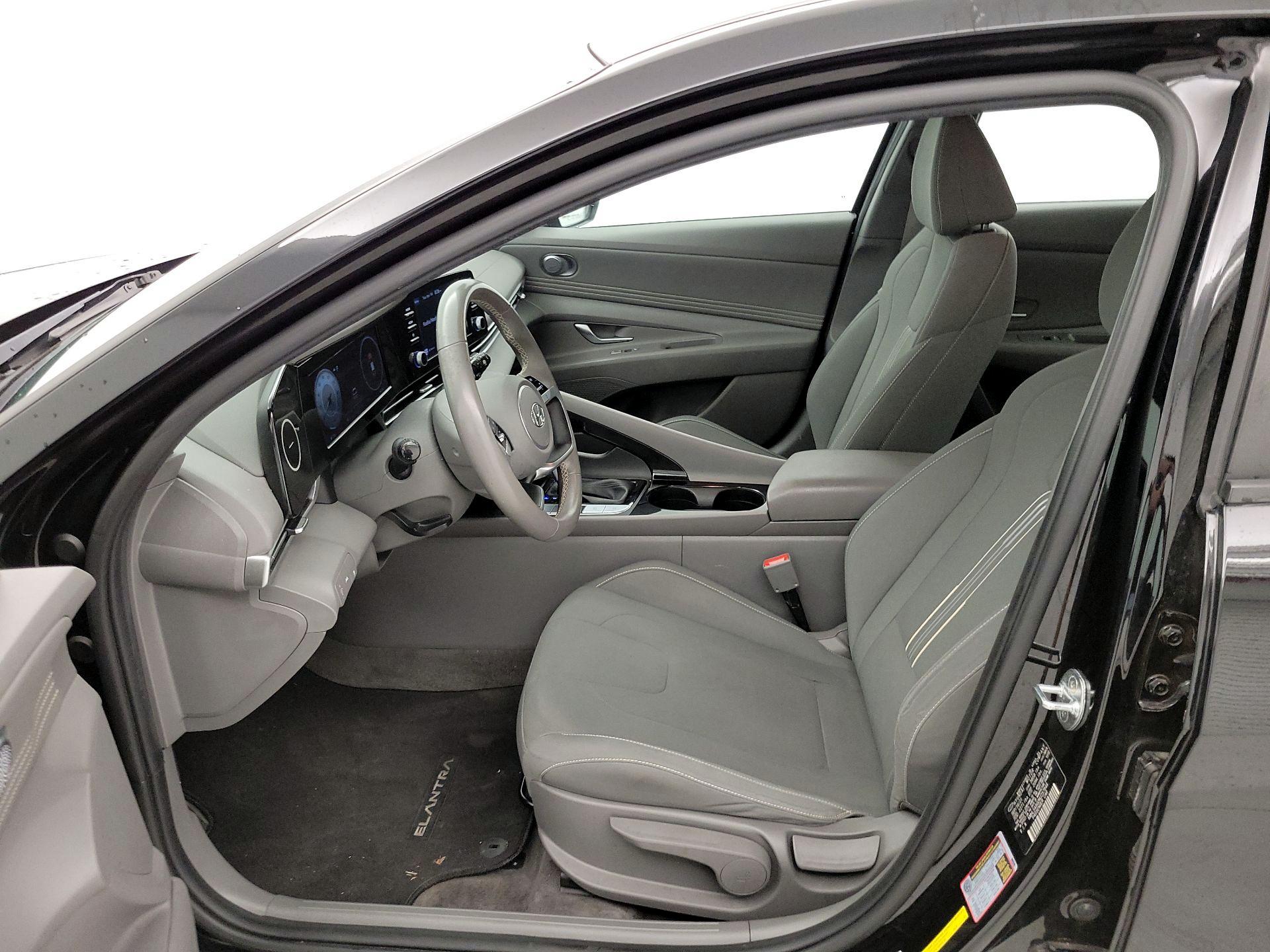 Thumbnail: 2022 Hyundai Elantra - 11