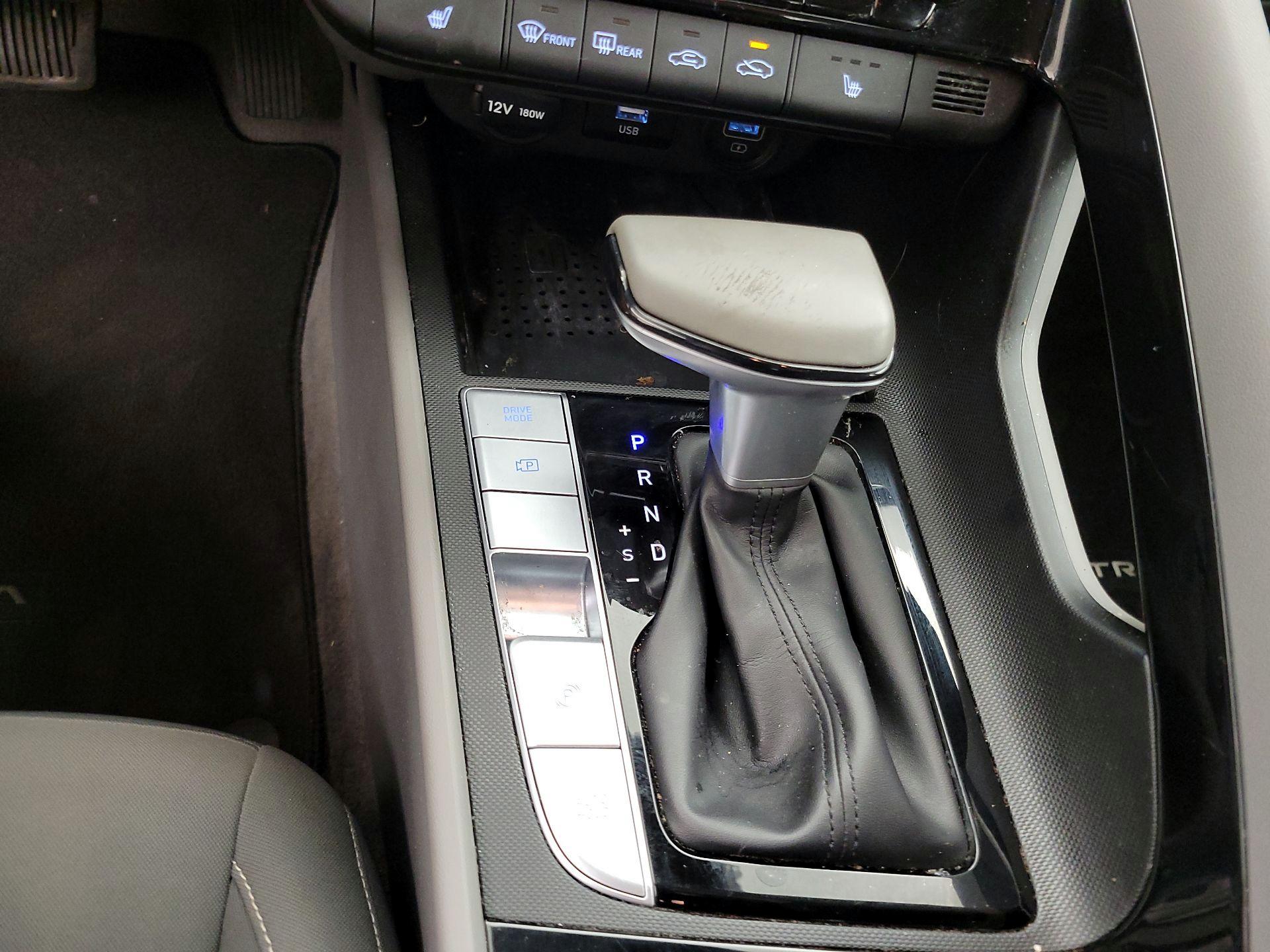 Thumbnail: 2022 Hyundai Elantra - 17