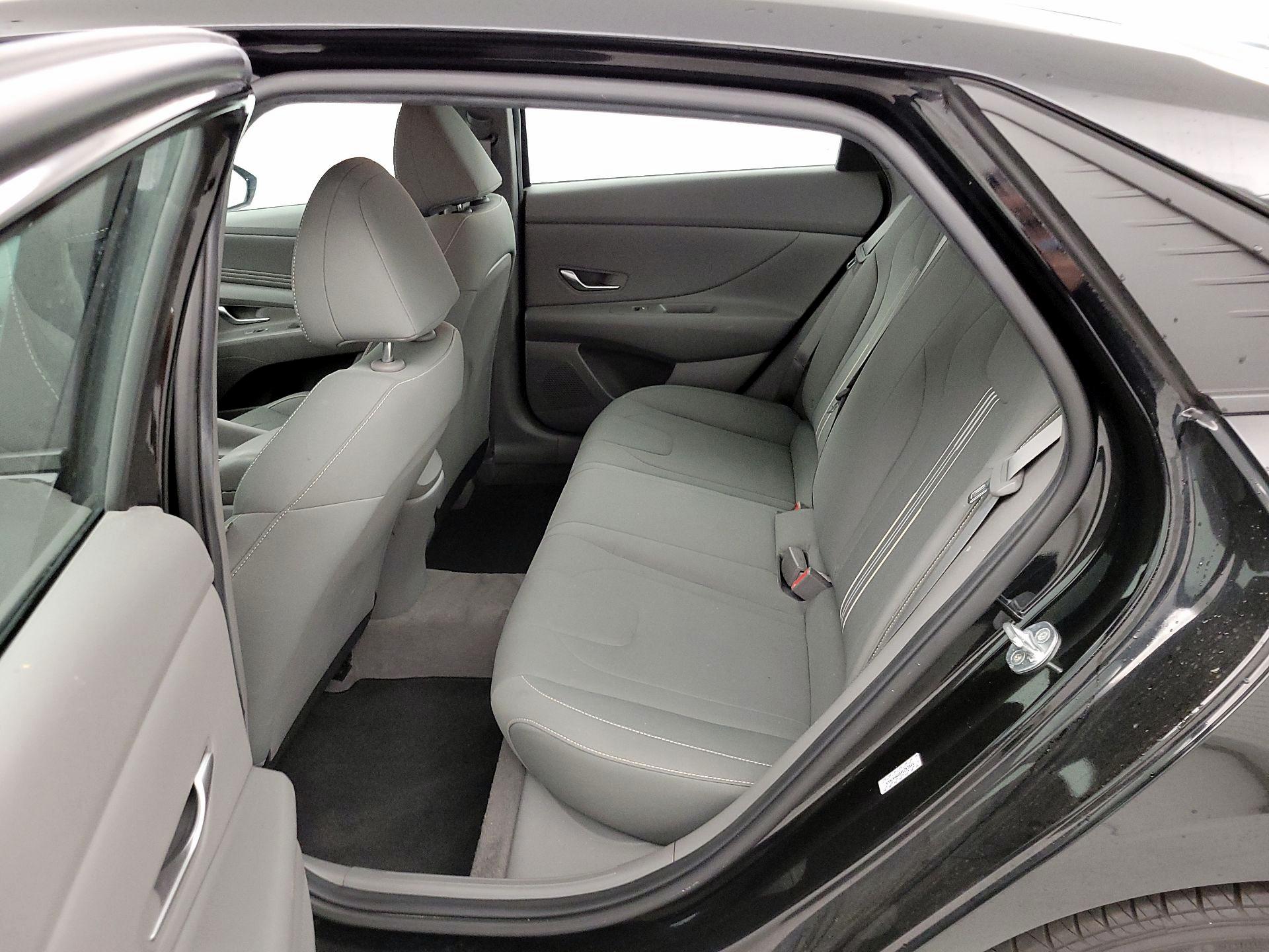 Thumbnail: 2022 Hyundai Elantra - 19