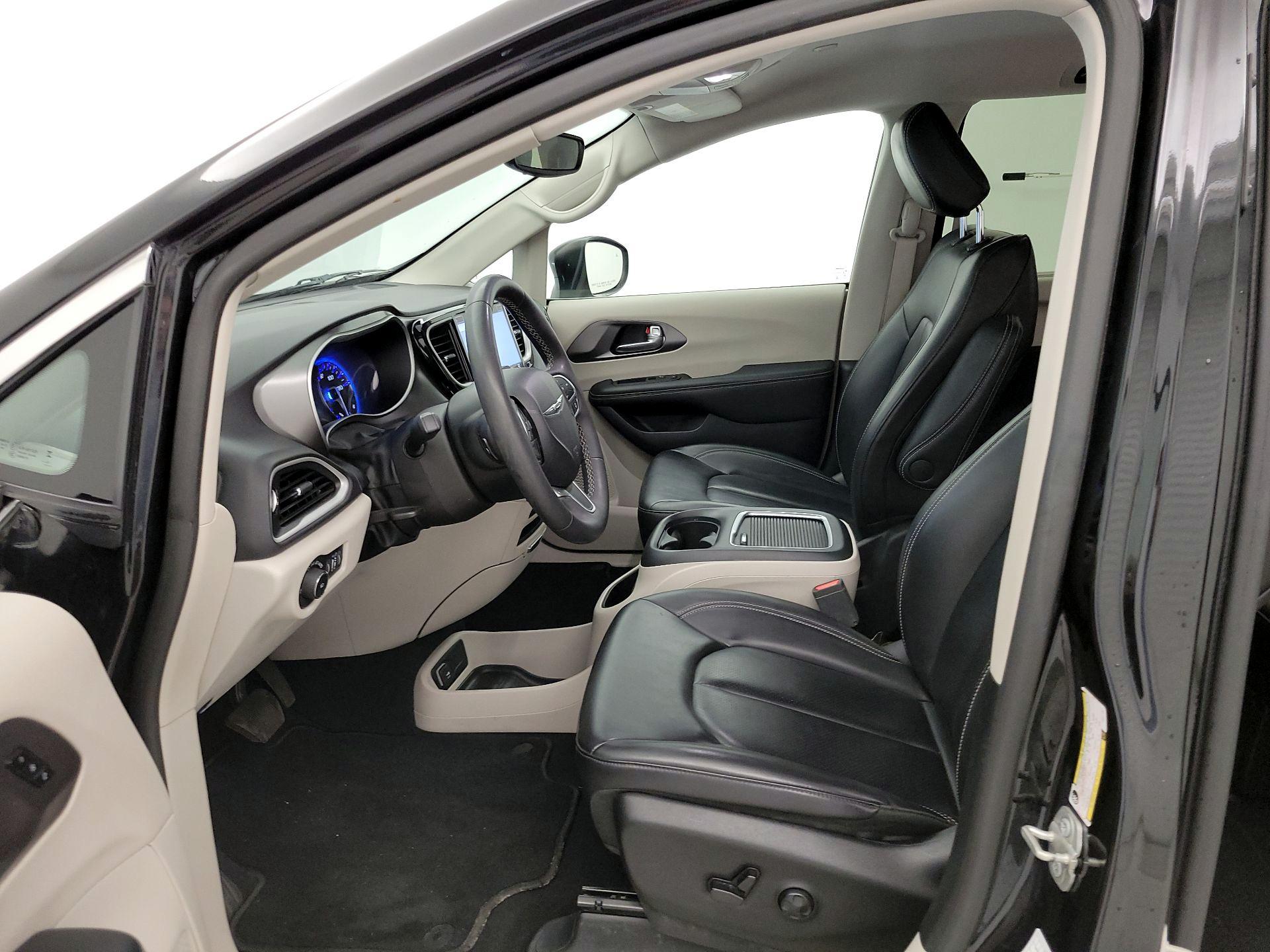 Thumbnail: 2023 Chrysler Pacifica - 11