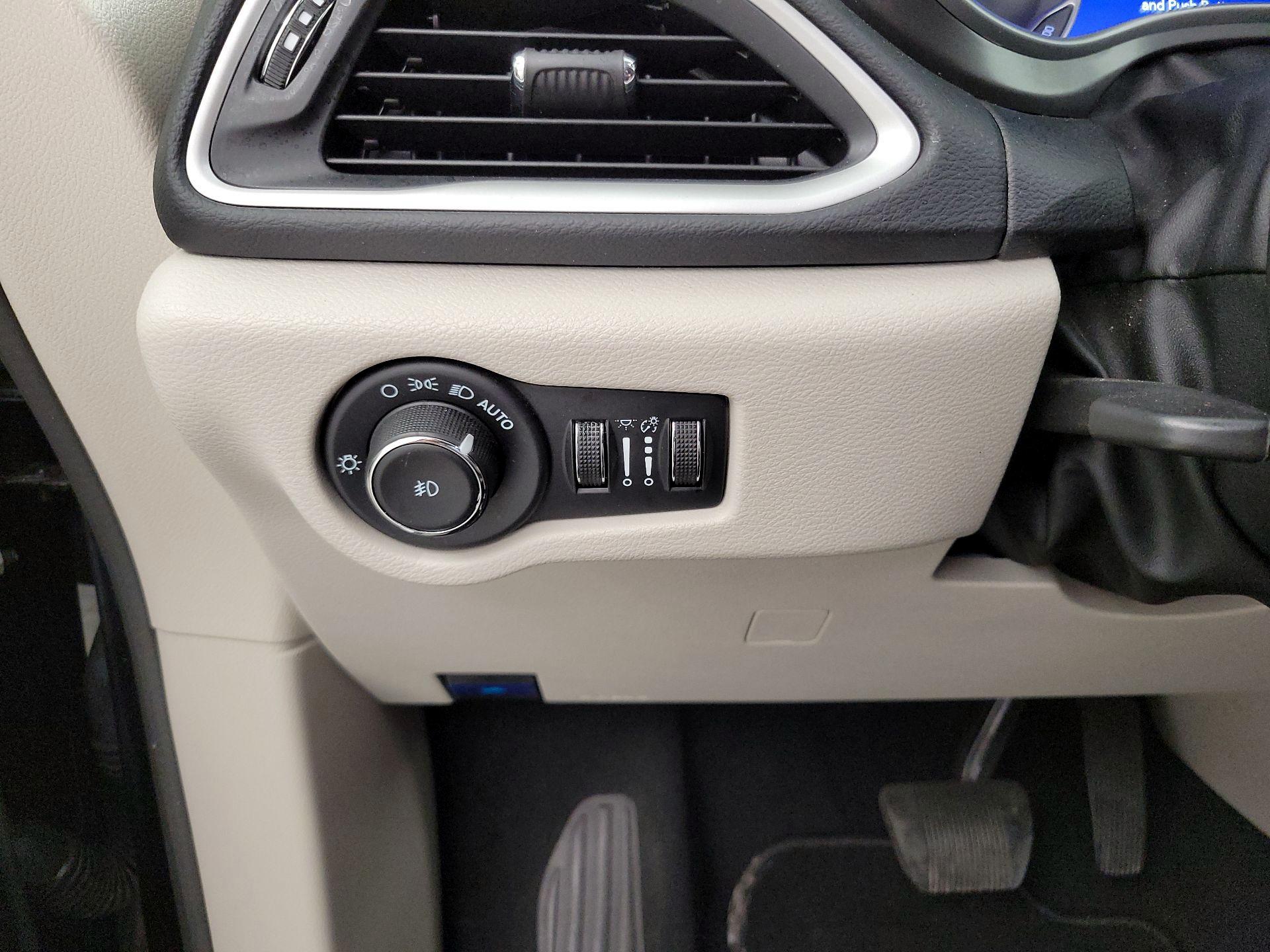 Thumbnail: 2023 Chrysler Pacifica - 13