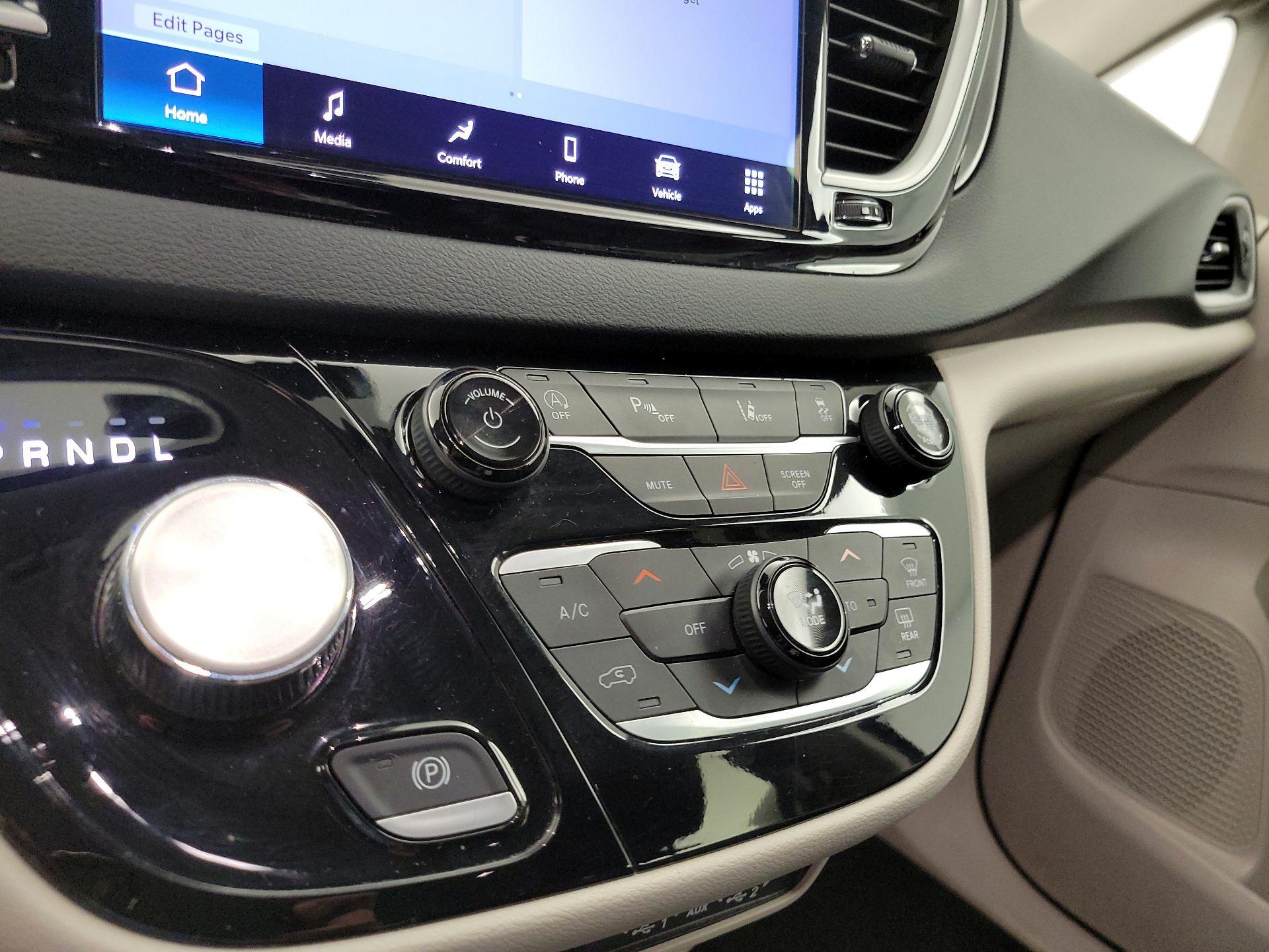 Thumbnail: 2023 Chrysler Pacifica - 16