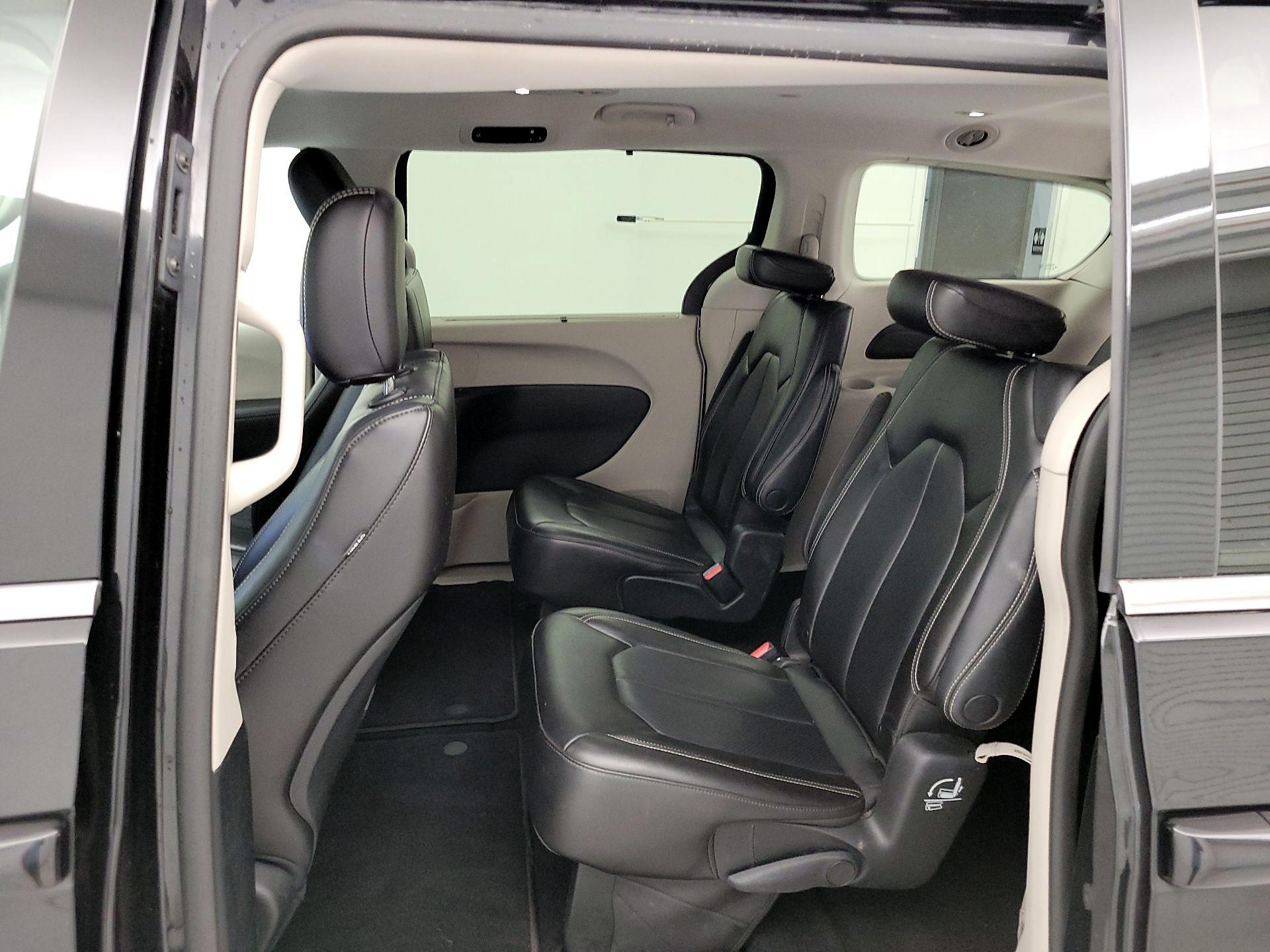 Thumbnail: 2023 Chrysler Pacifica - 19