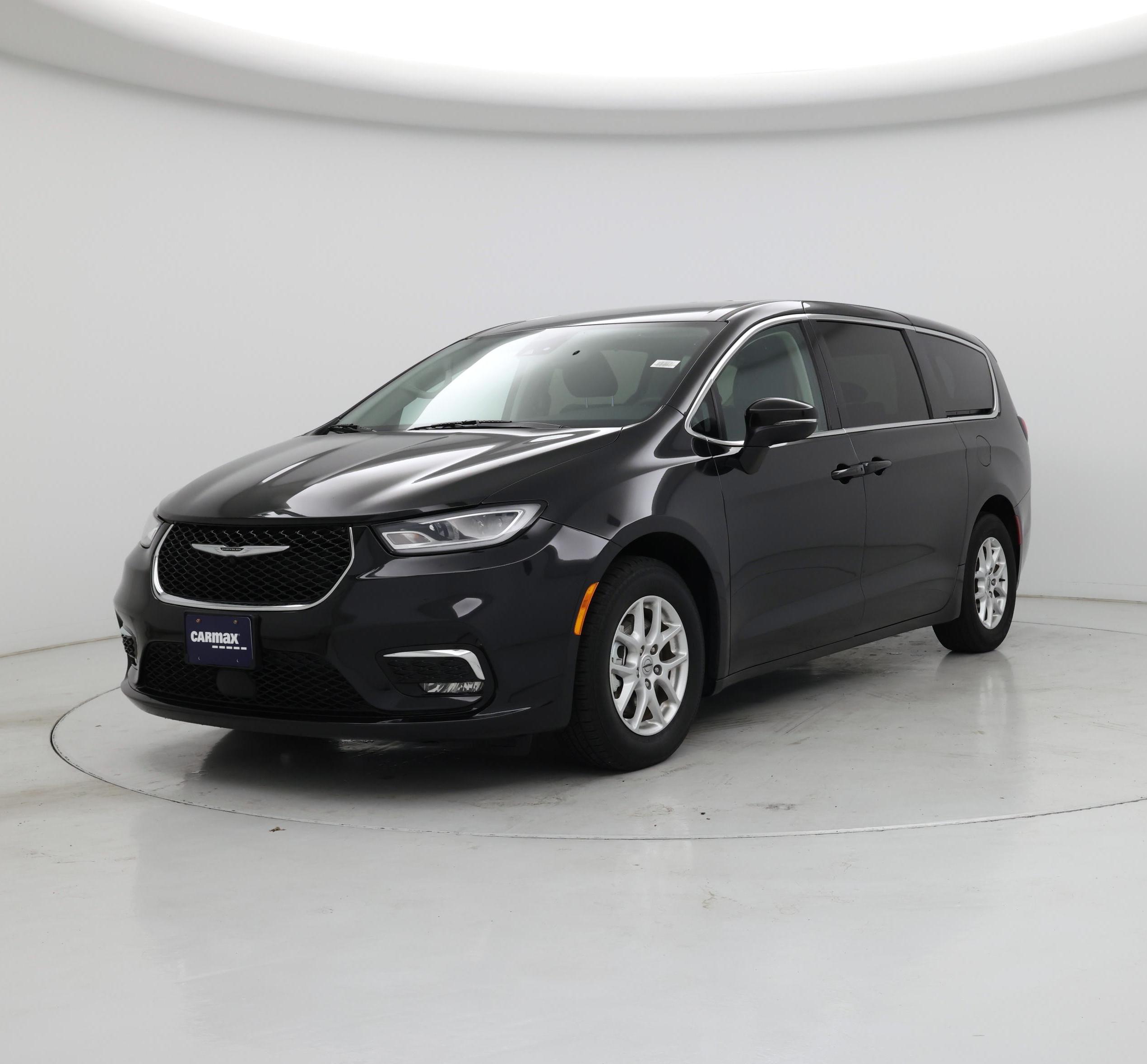 Thumbnail: 2023 Chrysler Pacifica - 4