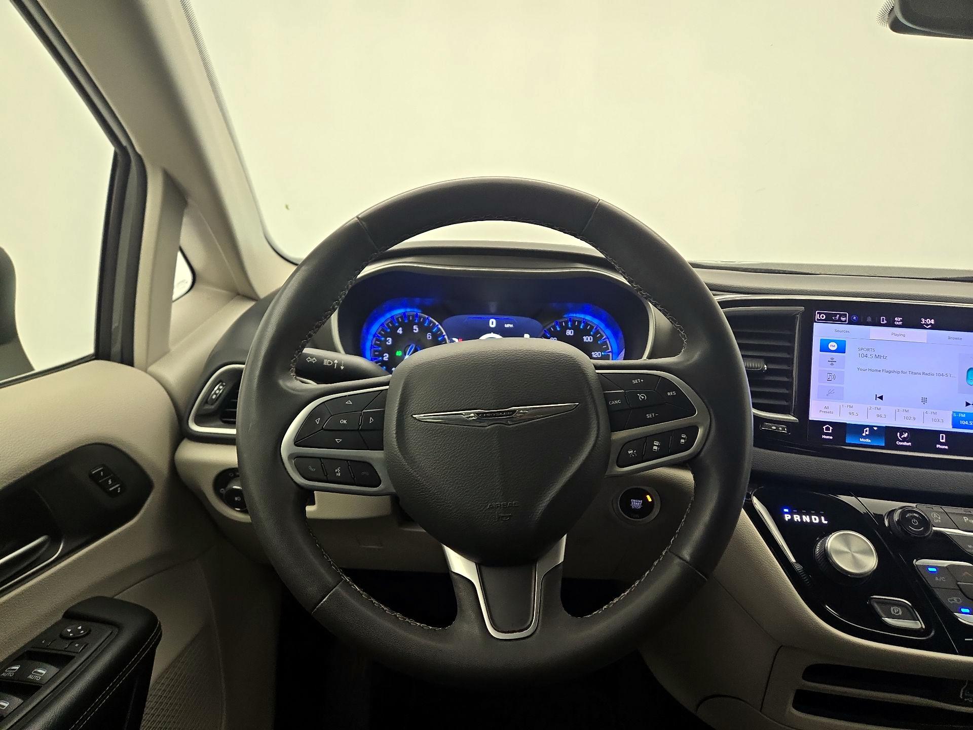 Thumbnail: 2023 Chrysler Pacifica - 10