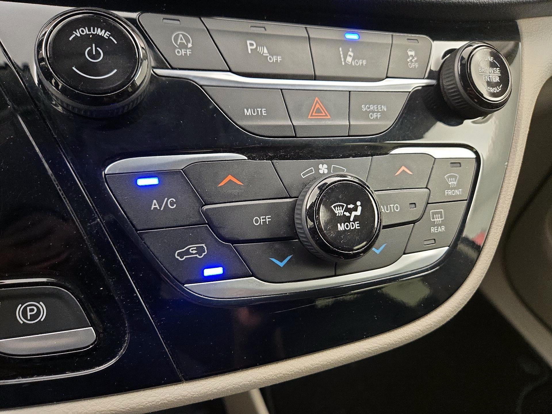 Thumbnail: 2023 Chrysler Pacifica - 16