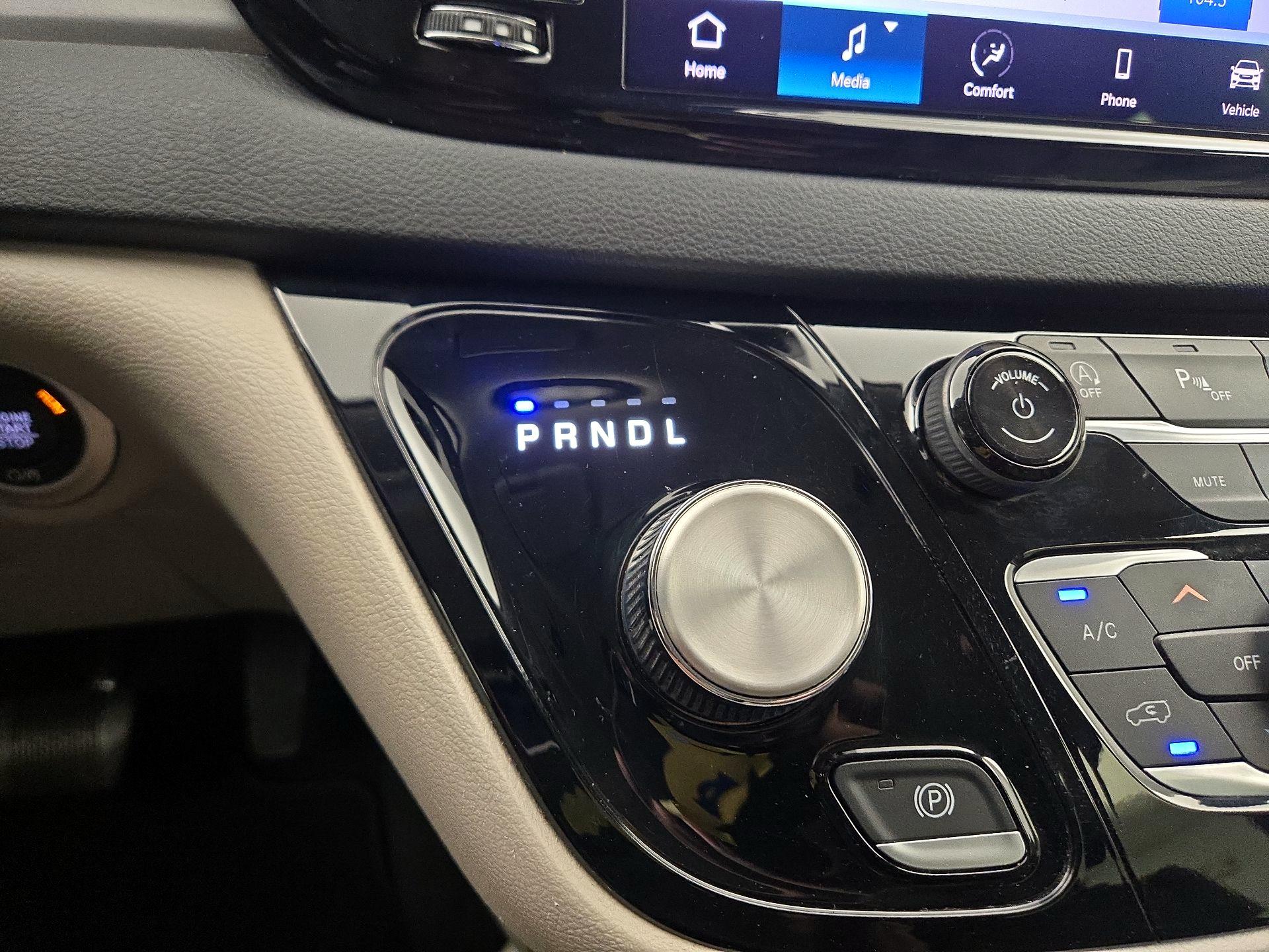 Thumbnail: 2023 Chrysler Pacifica - 17