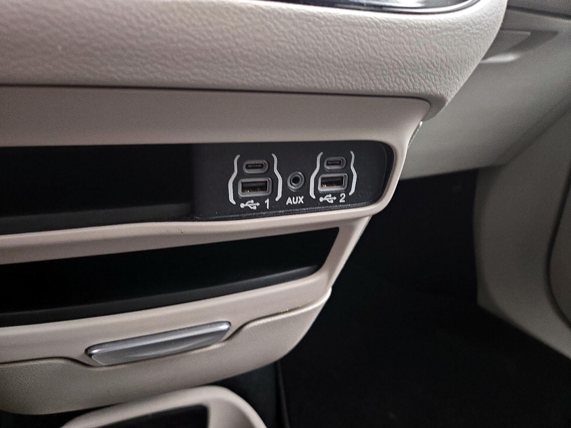 Thumbnail: 2023 Chrysler Pacifica - 18