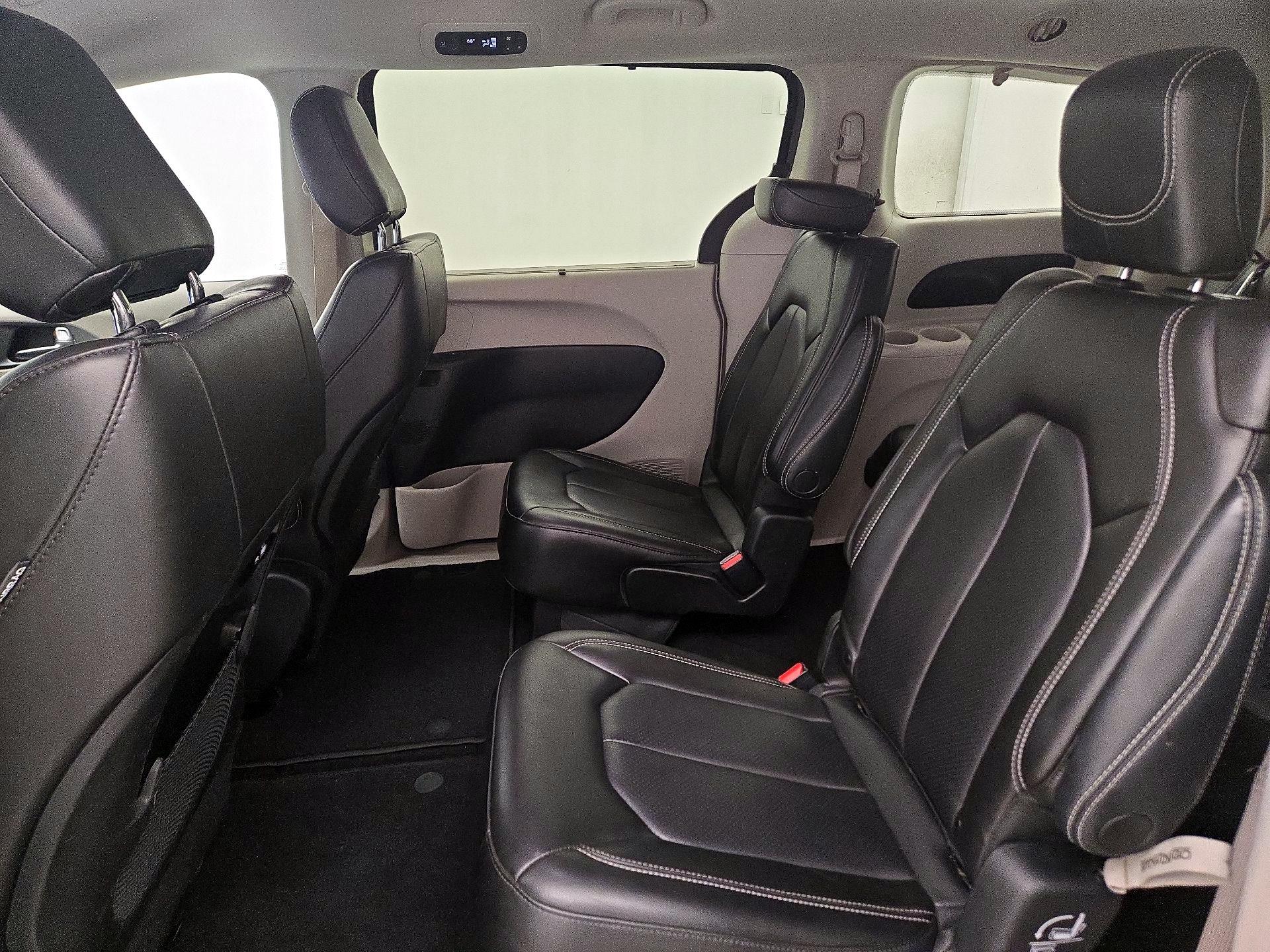 Thumbnail: 2023 Chrysler Pacifica - 19