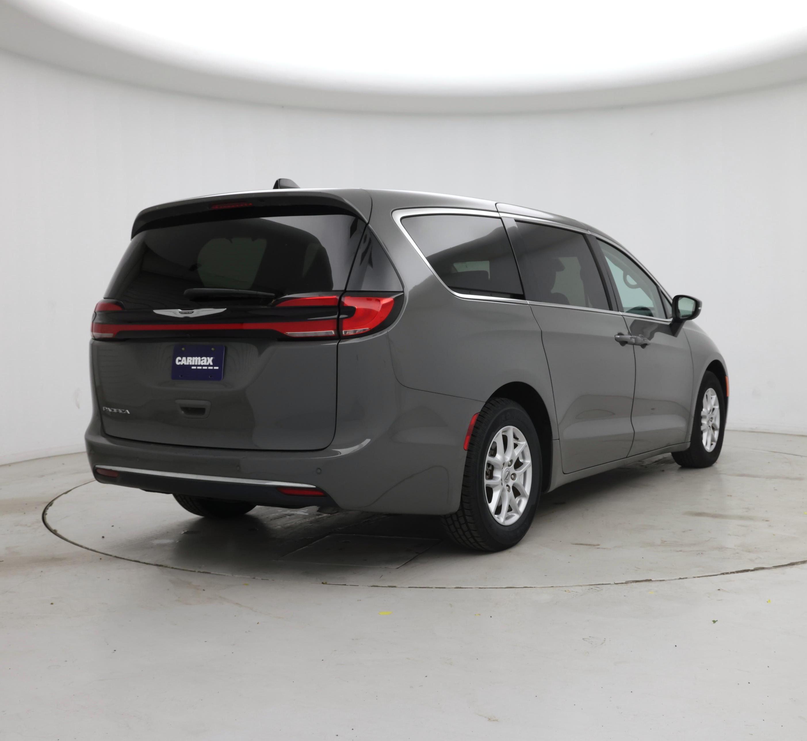 Thumbnail: 2023 Chrysler Pacifica - 8