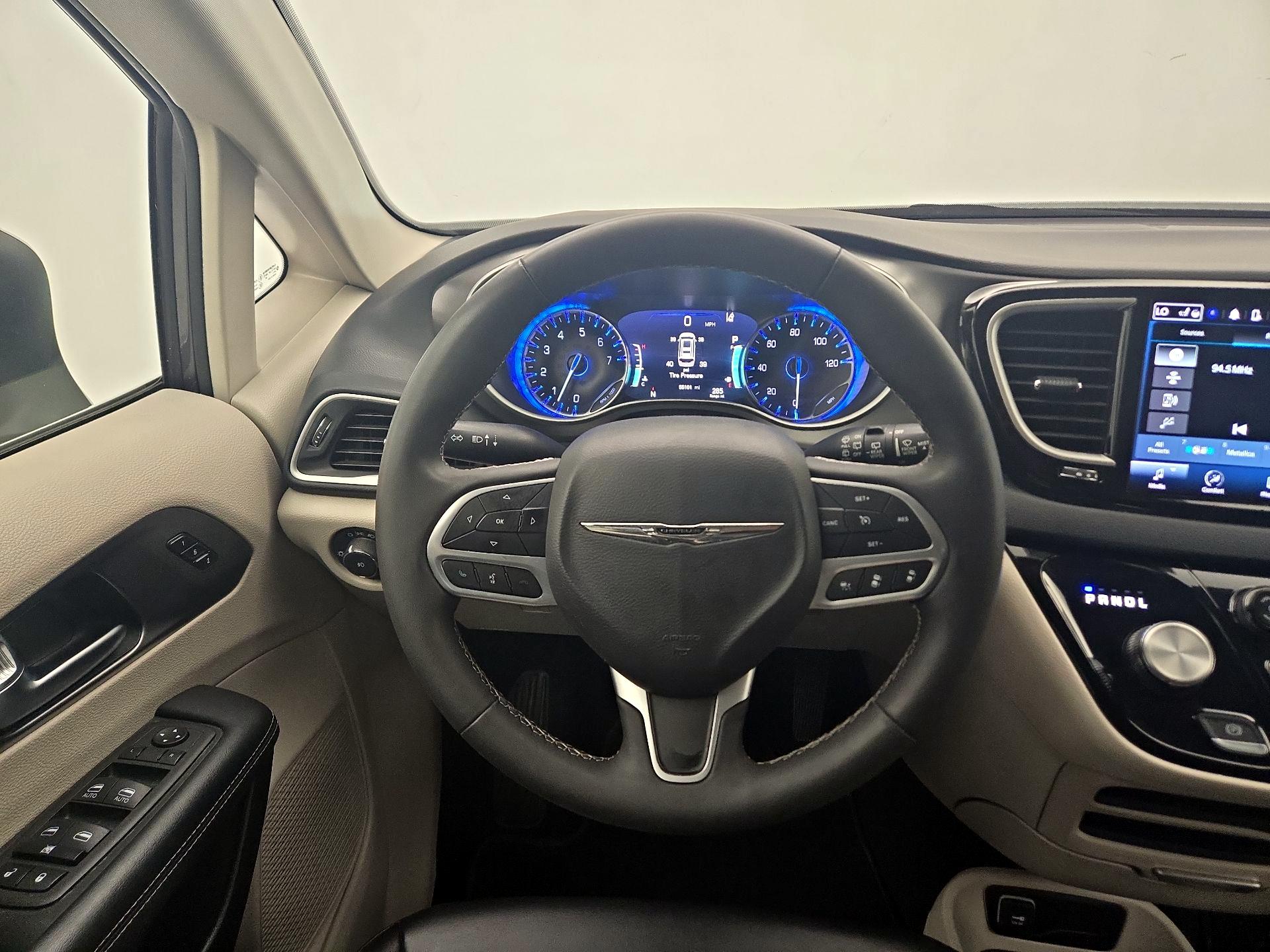 Thumbnail: 2023 Chrysler Pacifica - 10