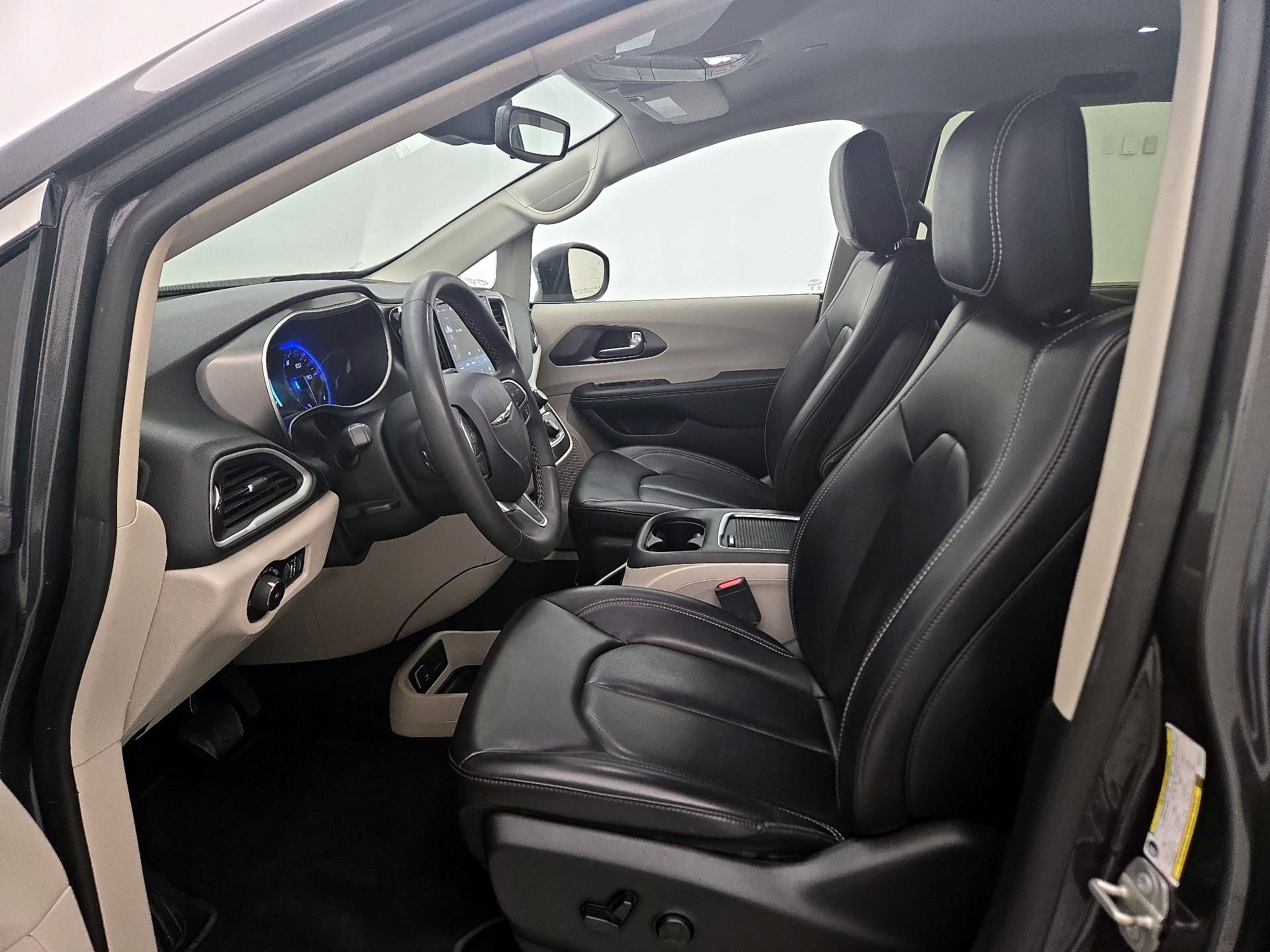 Thumbnail: 2023 Chrysler Pacifica - 11