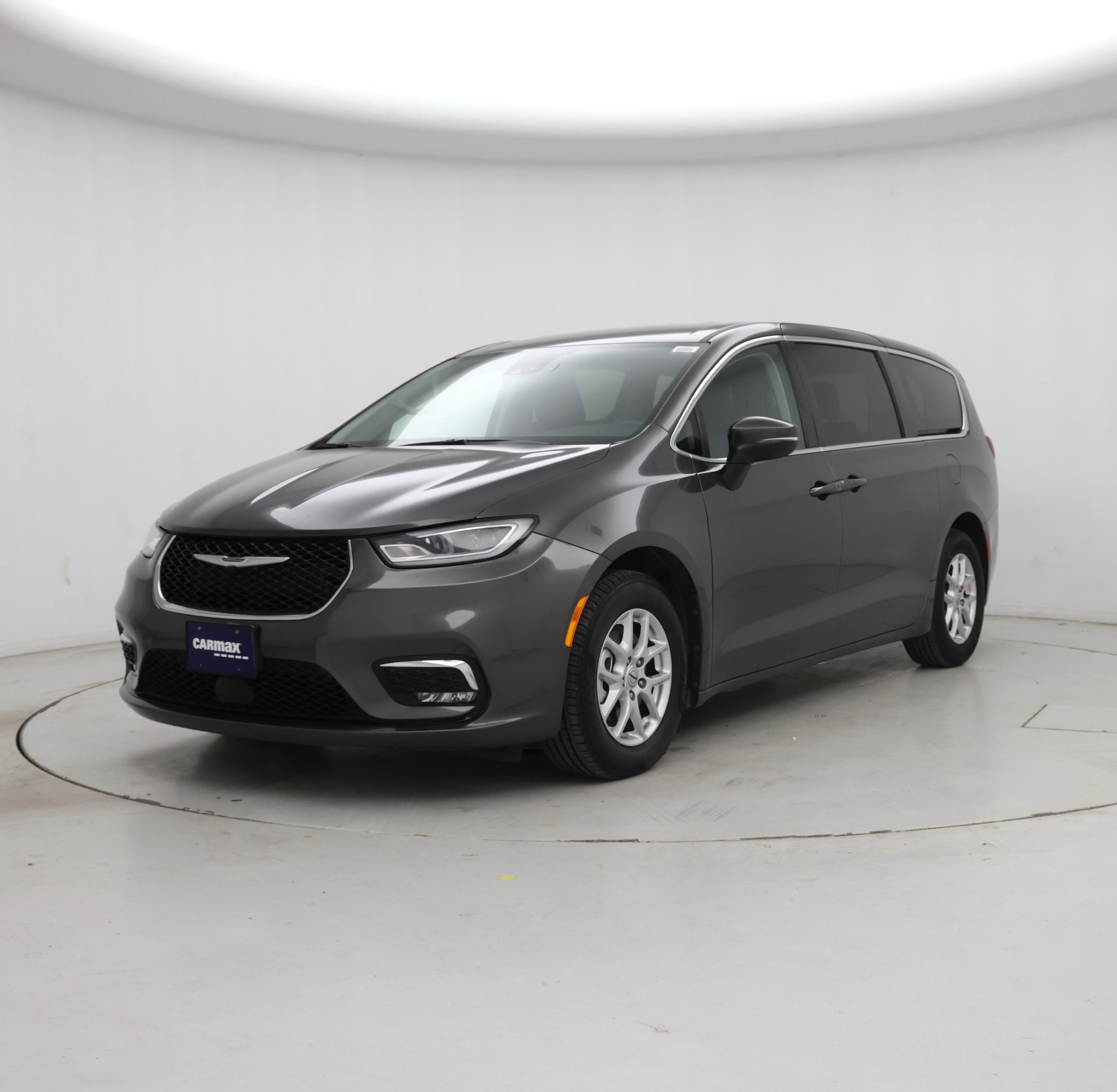 Thumbnail: 2023 Chrysler Pacifica - 4
