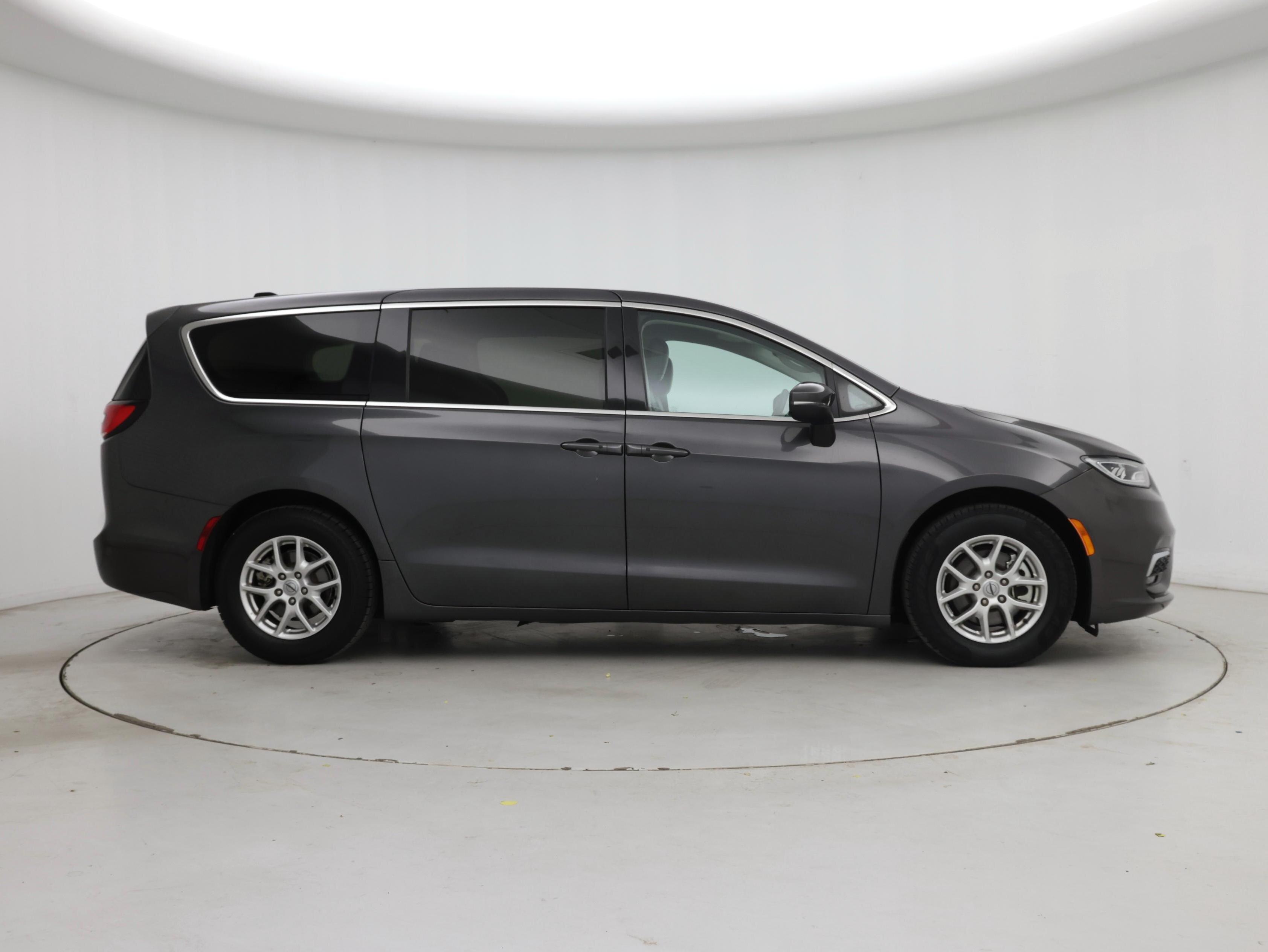 Thumbnail: 2023 Chrysler Pacifica - 7