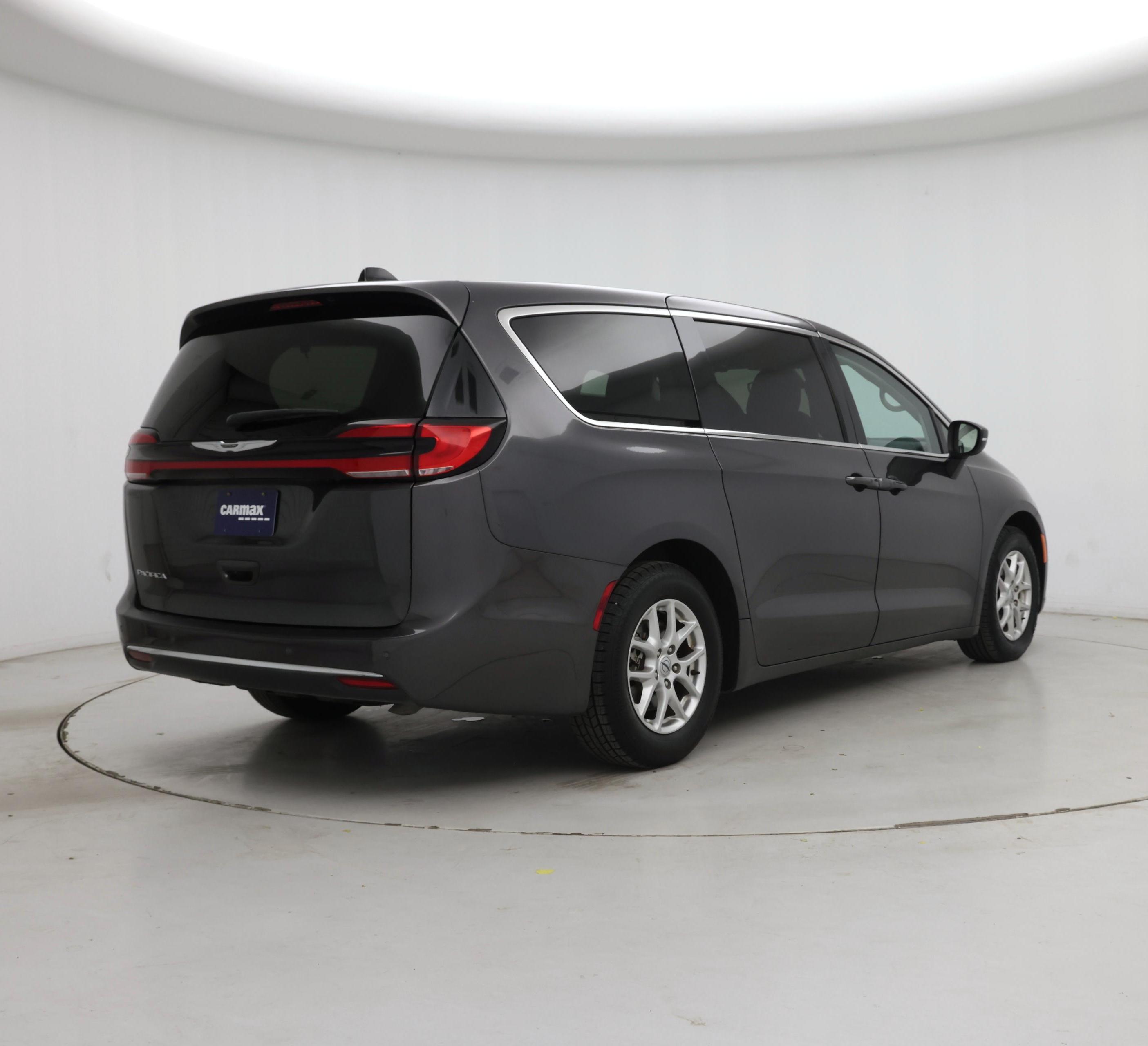 Thumbnail: 2023 Chrysler Pacifica - 8