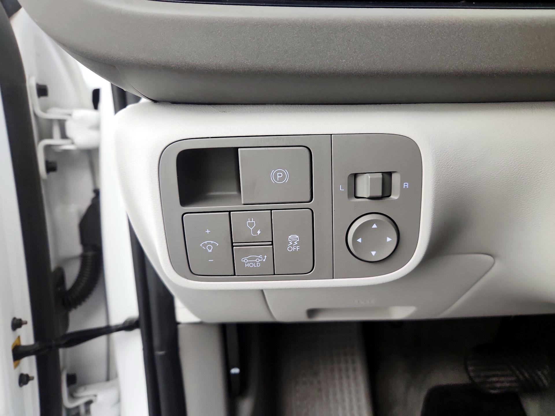 Thumbnail: 2024 Hyundai Ioniq 6 - 13