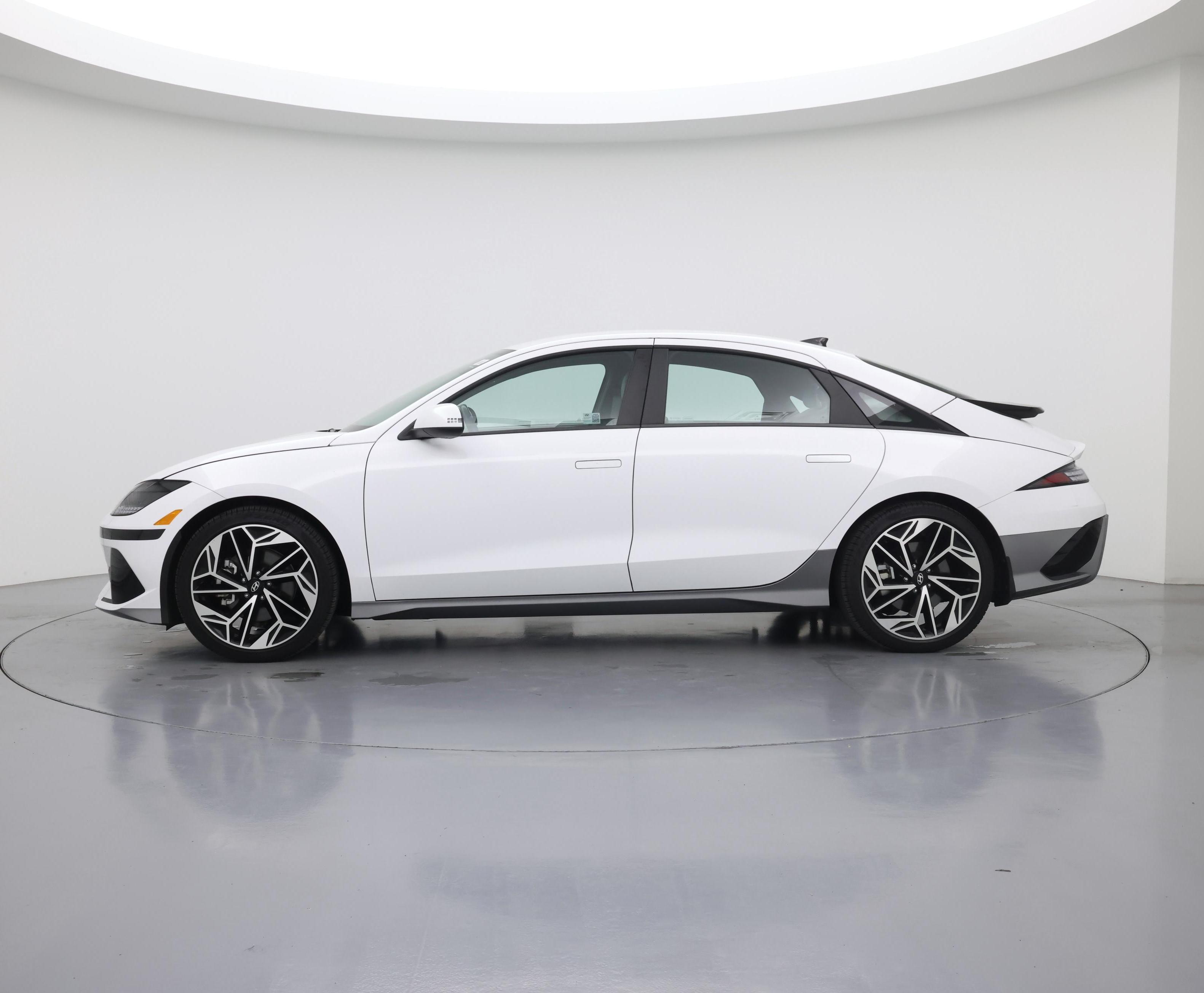 Thumbnail: 2024 Hyundai Ioniq 6 - 3