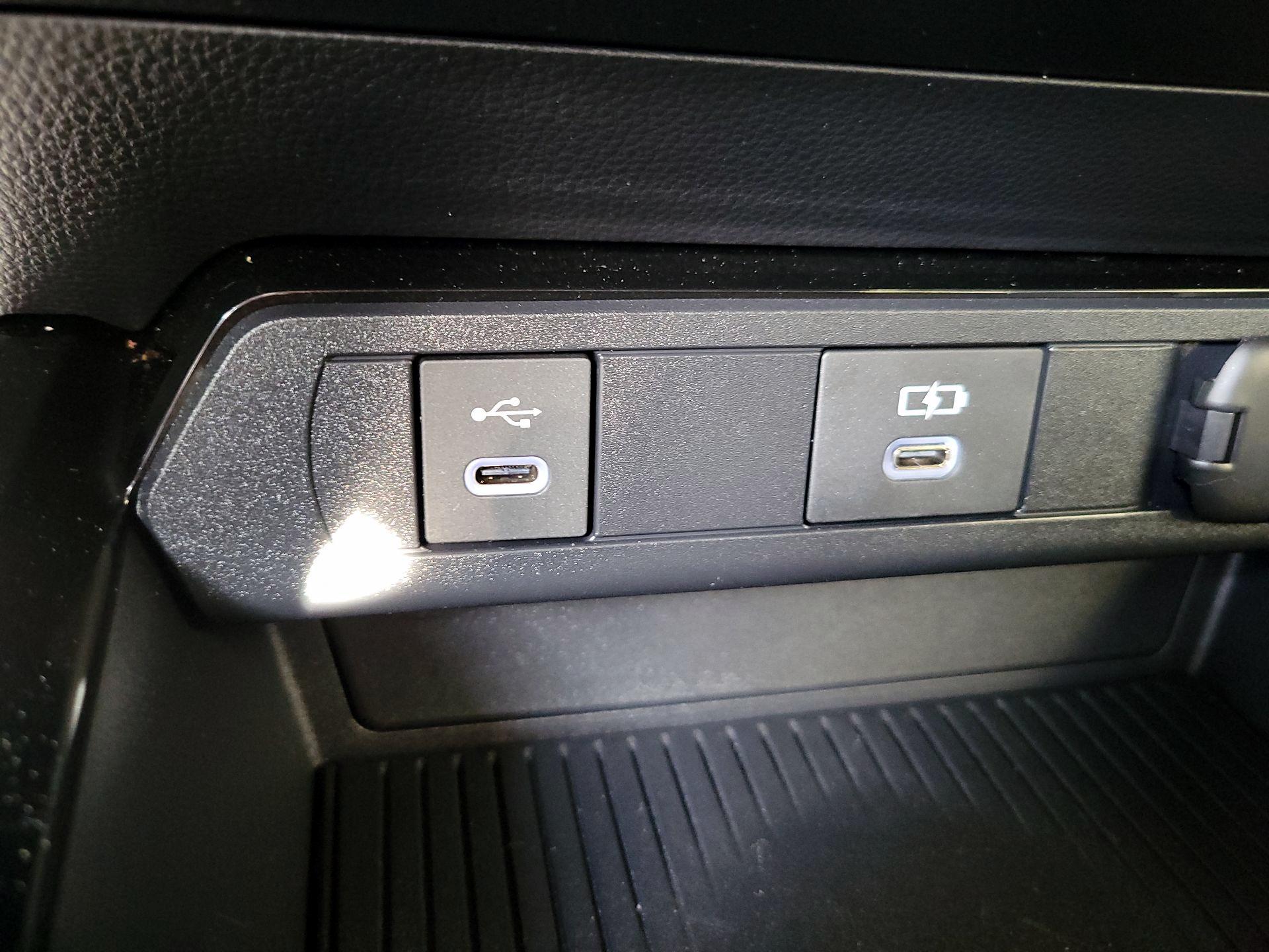 Thumbnail: 2024 Toyota Prius Prime - 18