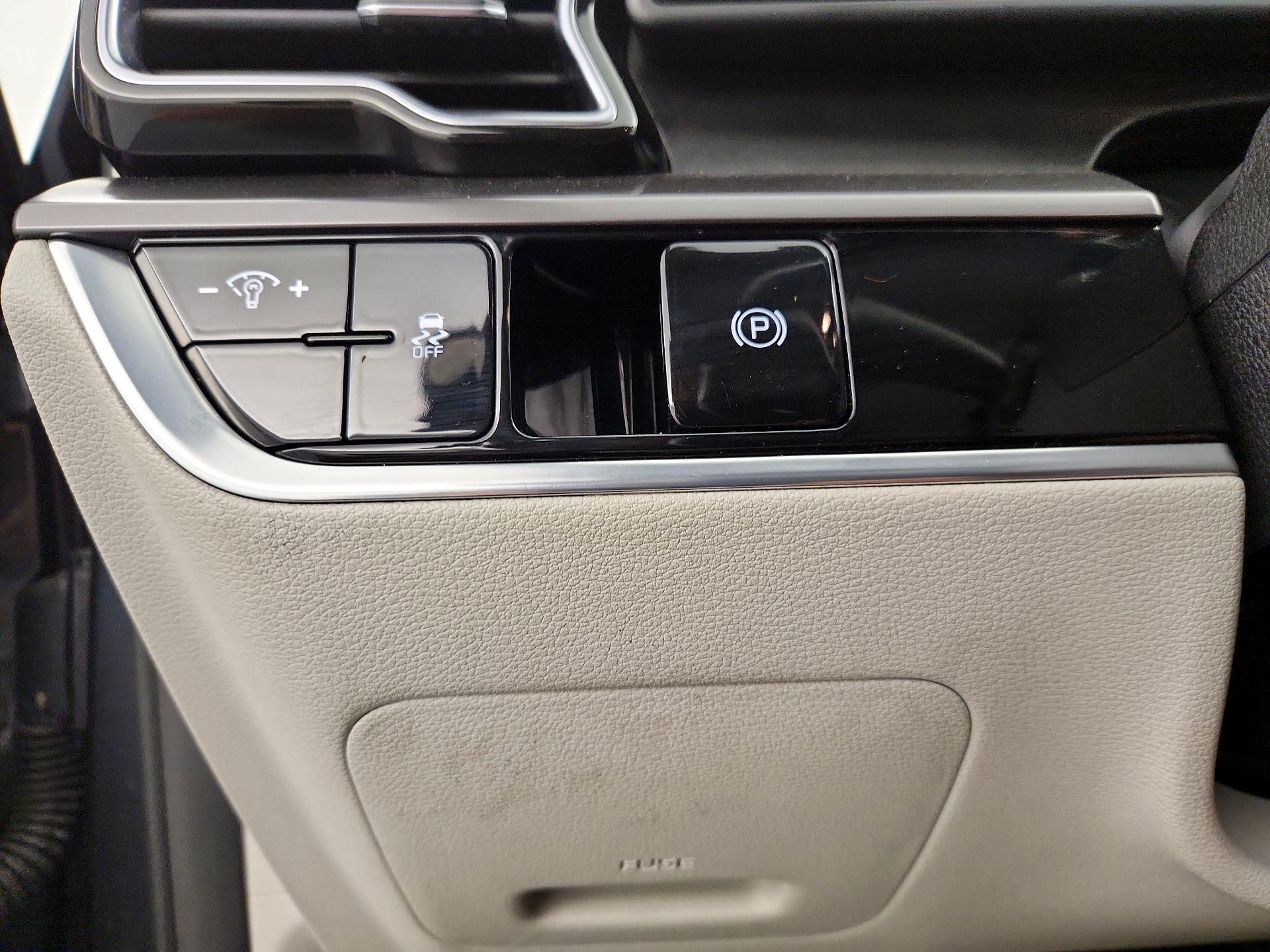 Thumbnail: 2023 Kia Sportage - 13