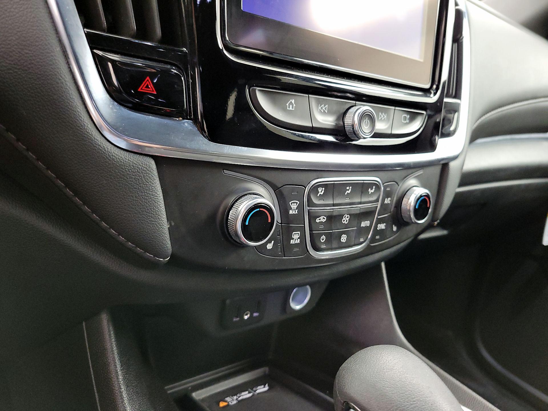 Thumbnail: 2023 Chevrolet Traverse - 16