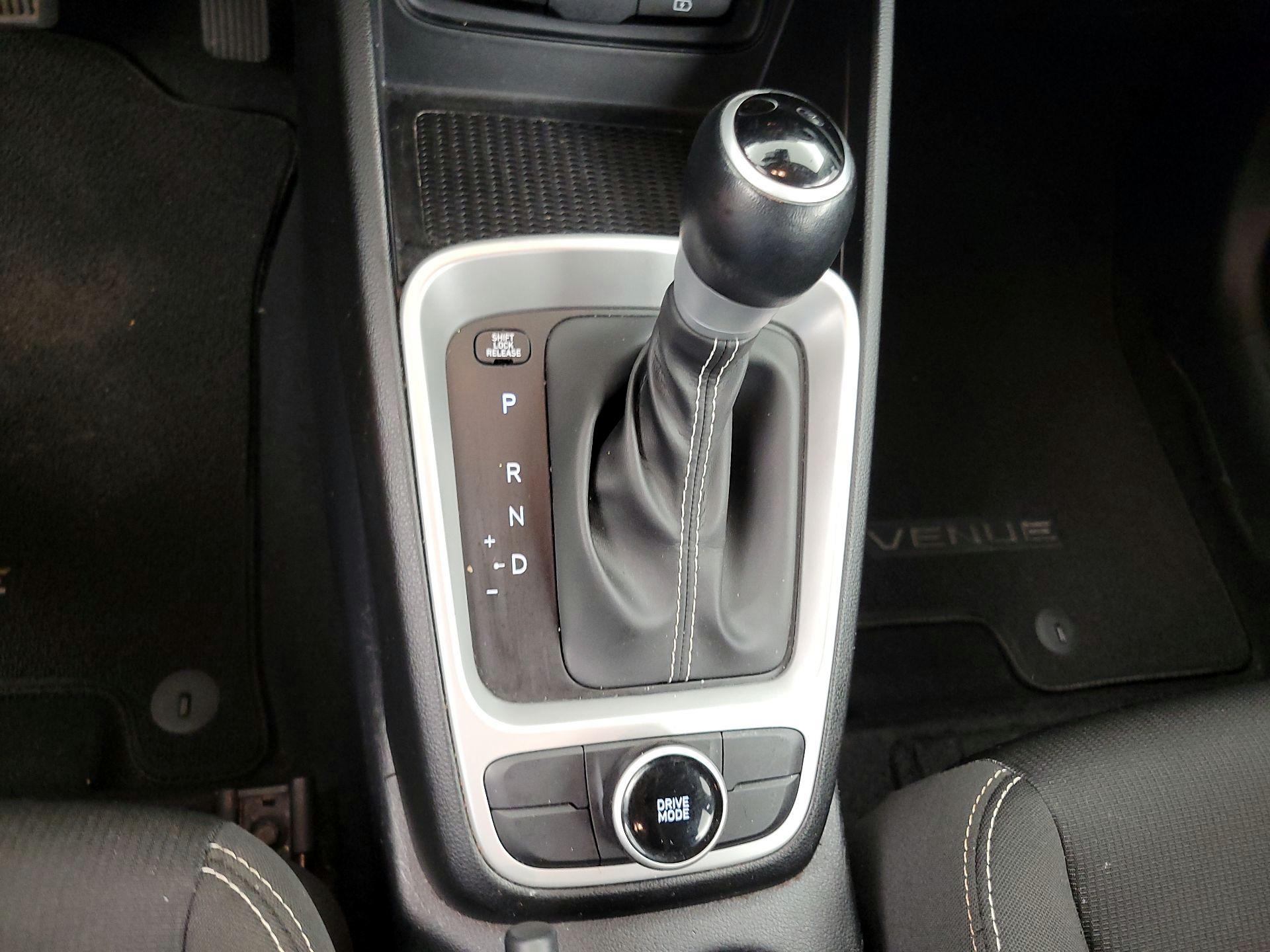 Thumbnail: 2023 Hyundai Venue - 17