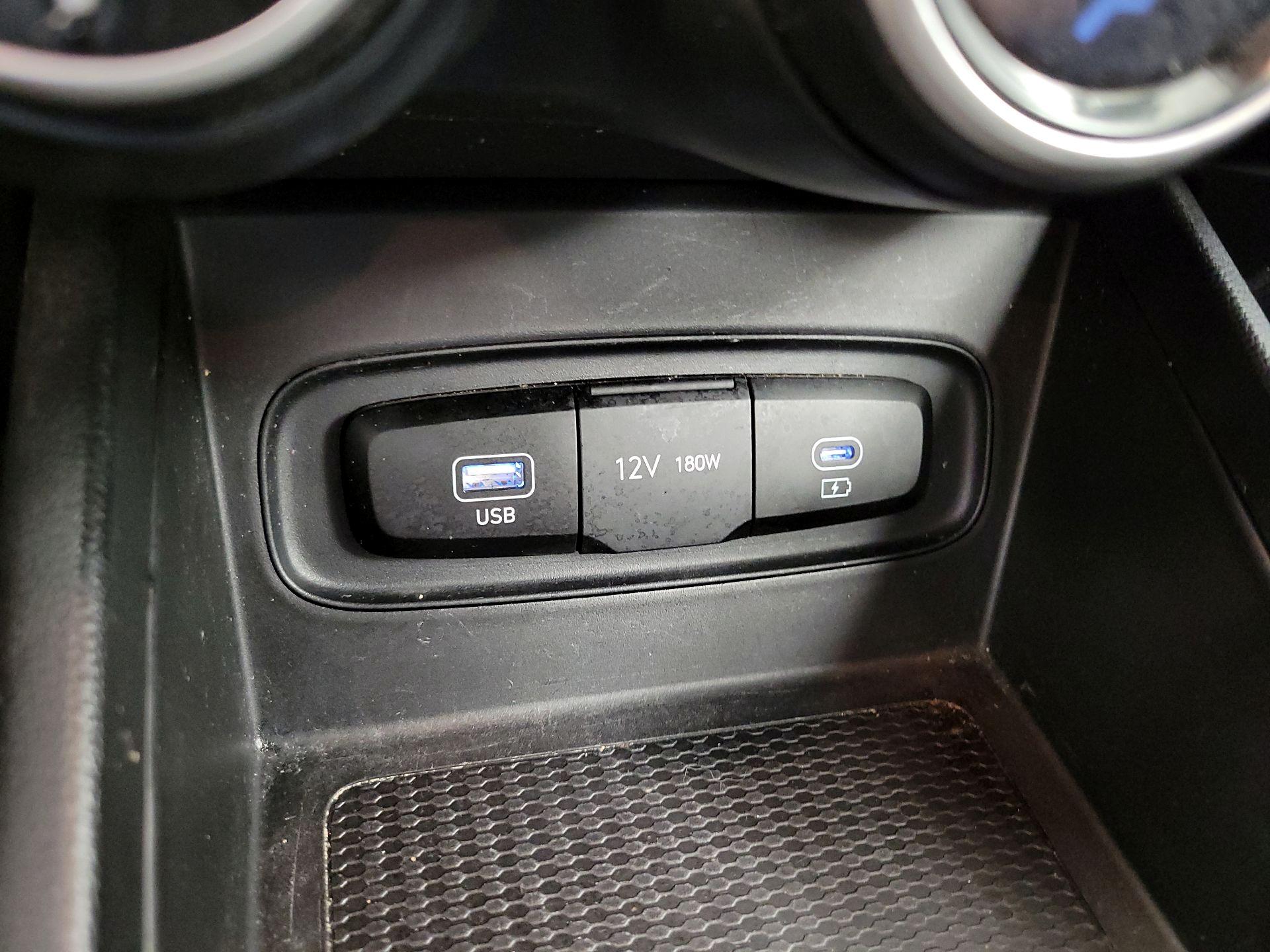 Thumbnail: 2023 Hyundai Venue - 18