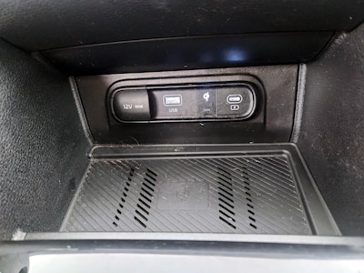 USB/AUX Ports