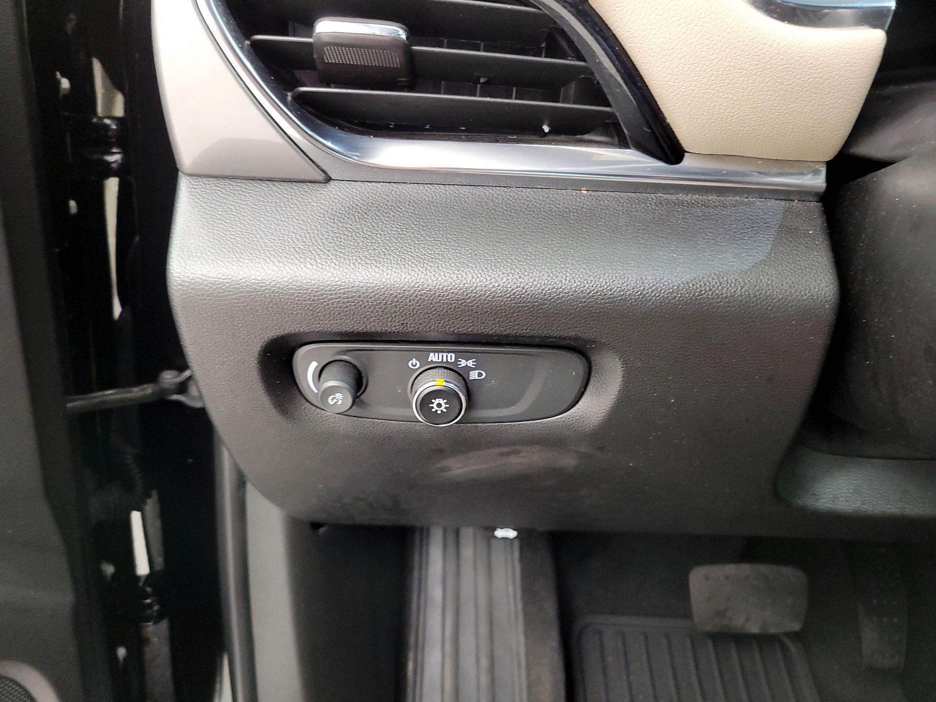 Thumbnail: 2023 Chevrolet Traverse - 13