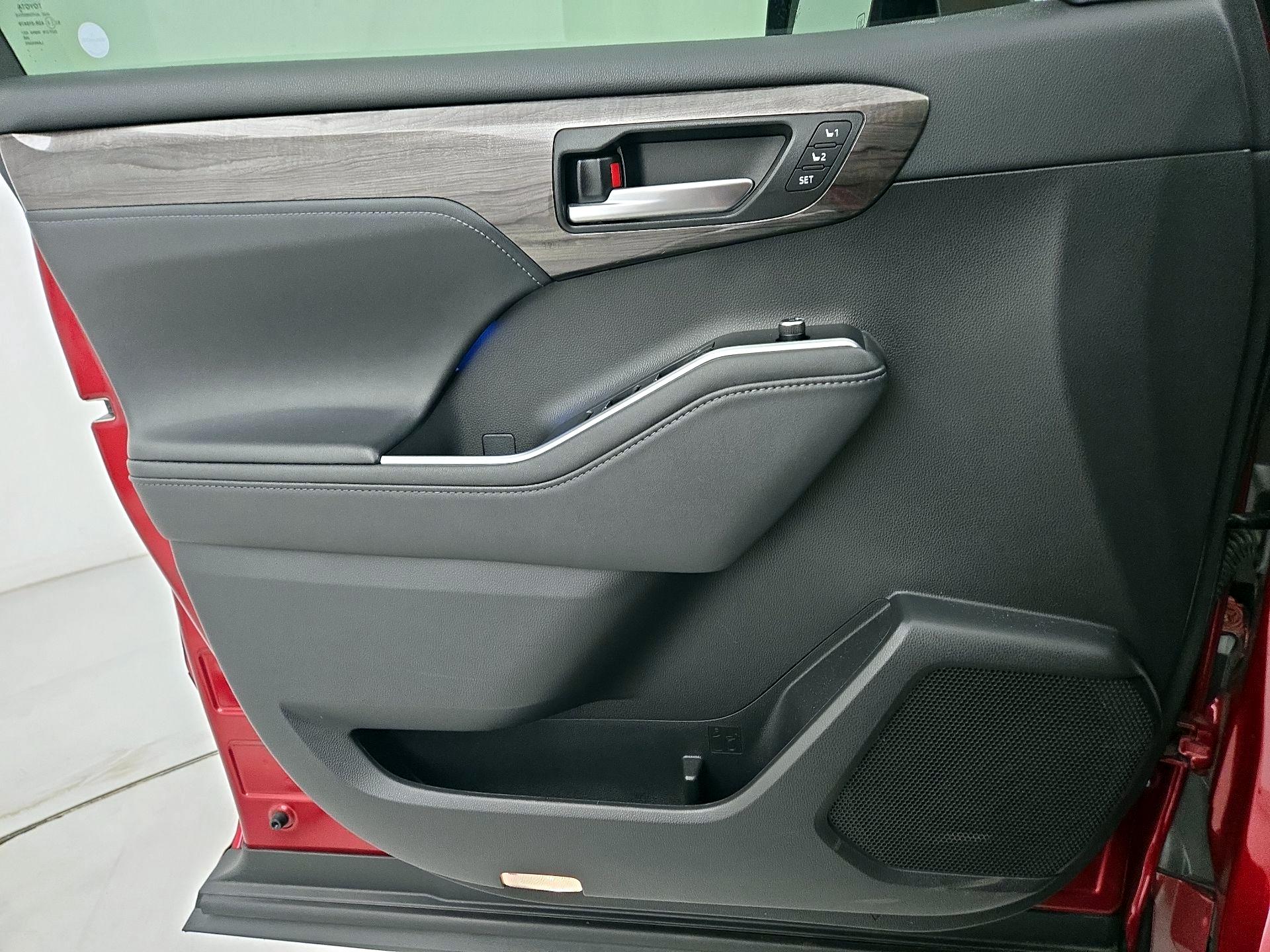 Thumbnail: 2020 Toyota Highlander - 12