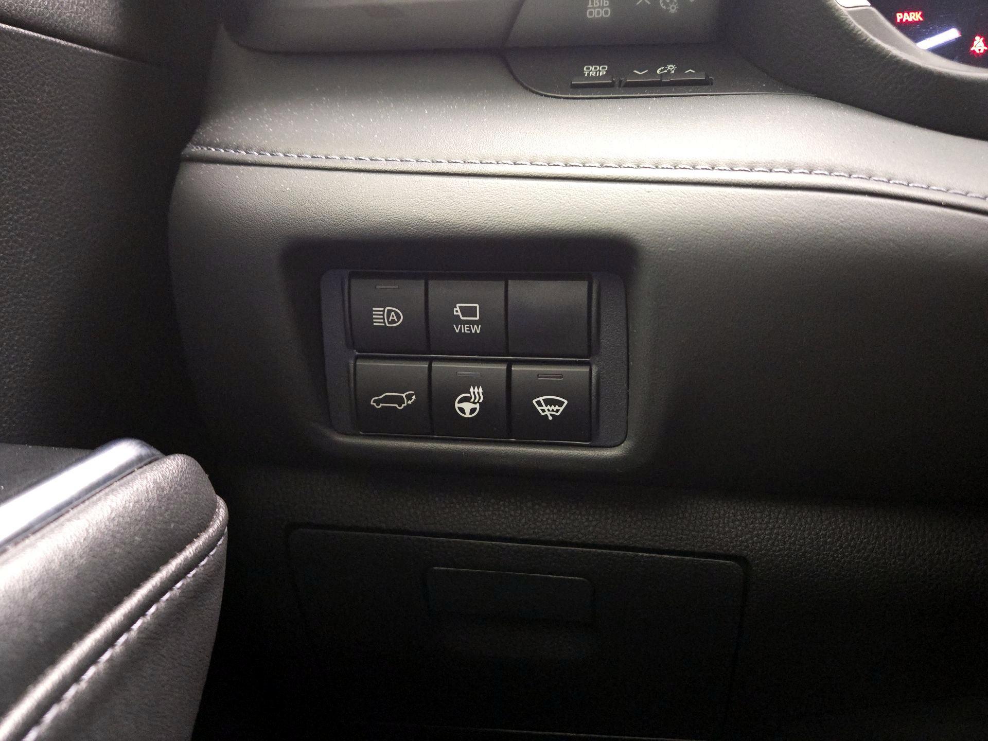 Thumbnail: 2020 Toyota Highlander - 13