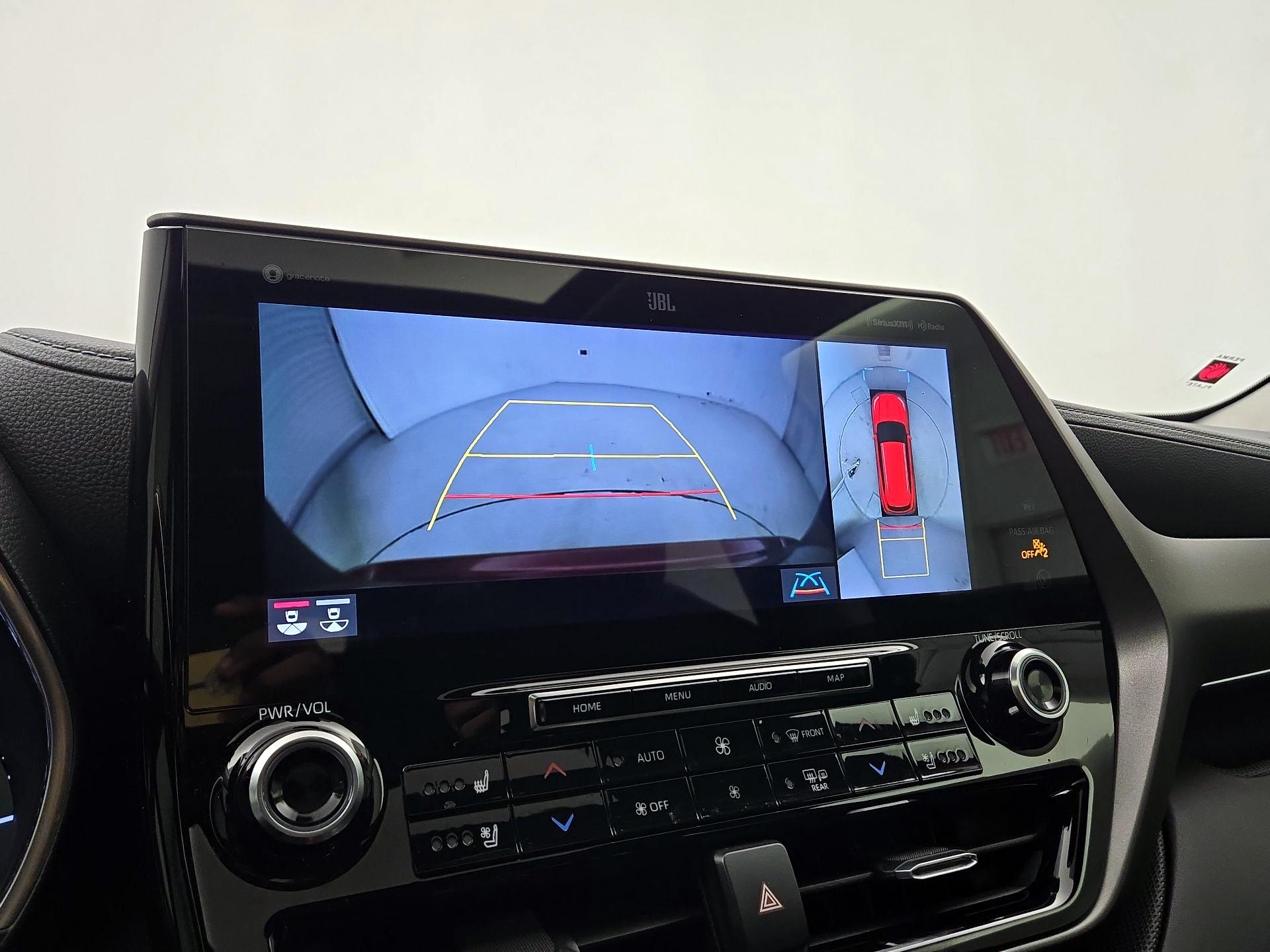 Thumbnail: 2020 Toyota Highlander - 15