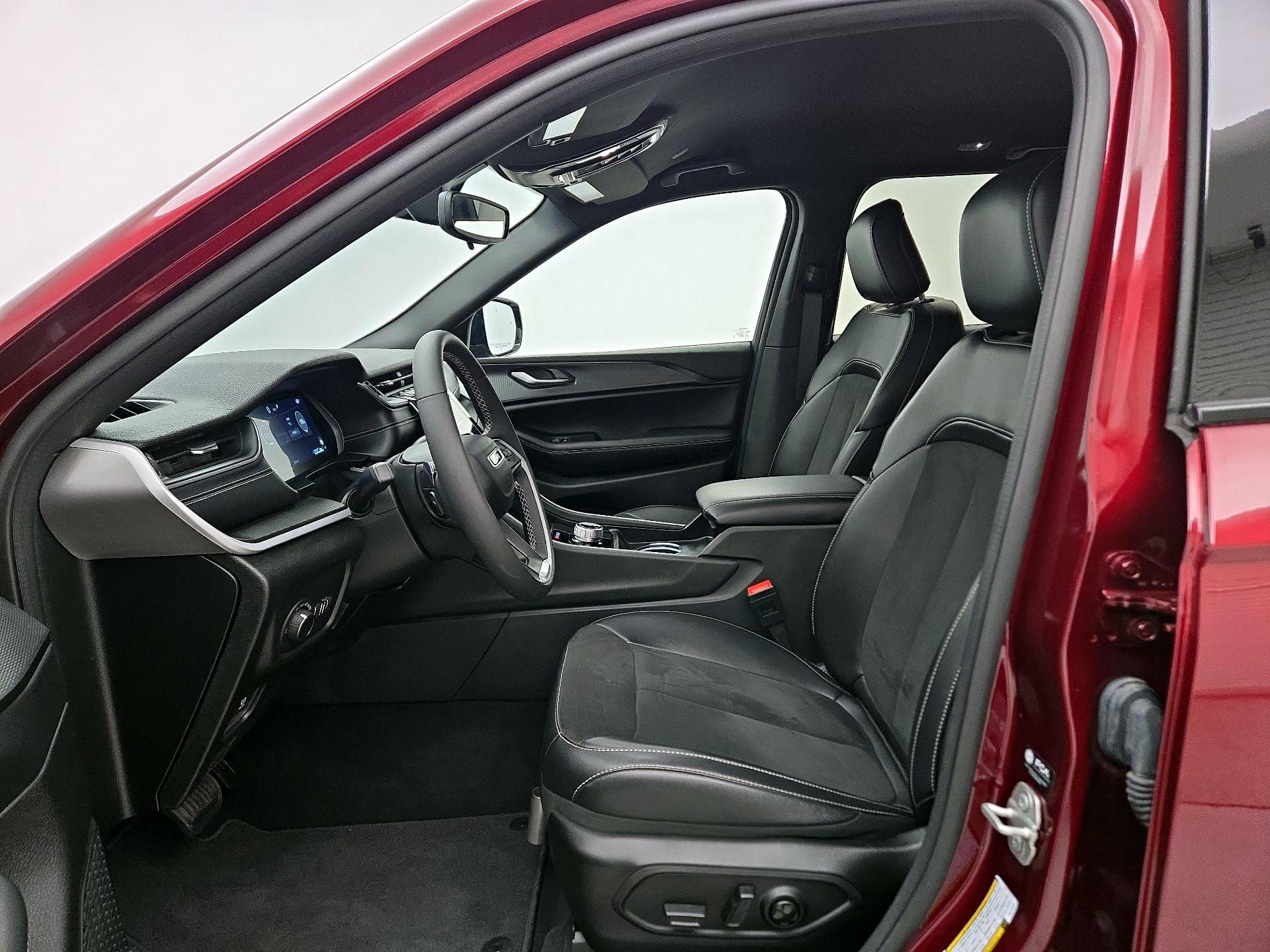 Thumbnail: 2024 Jeep Grand Cherokee - 11