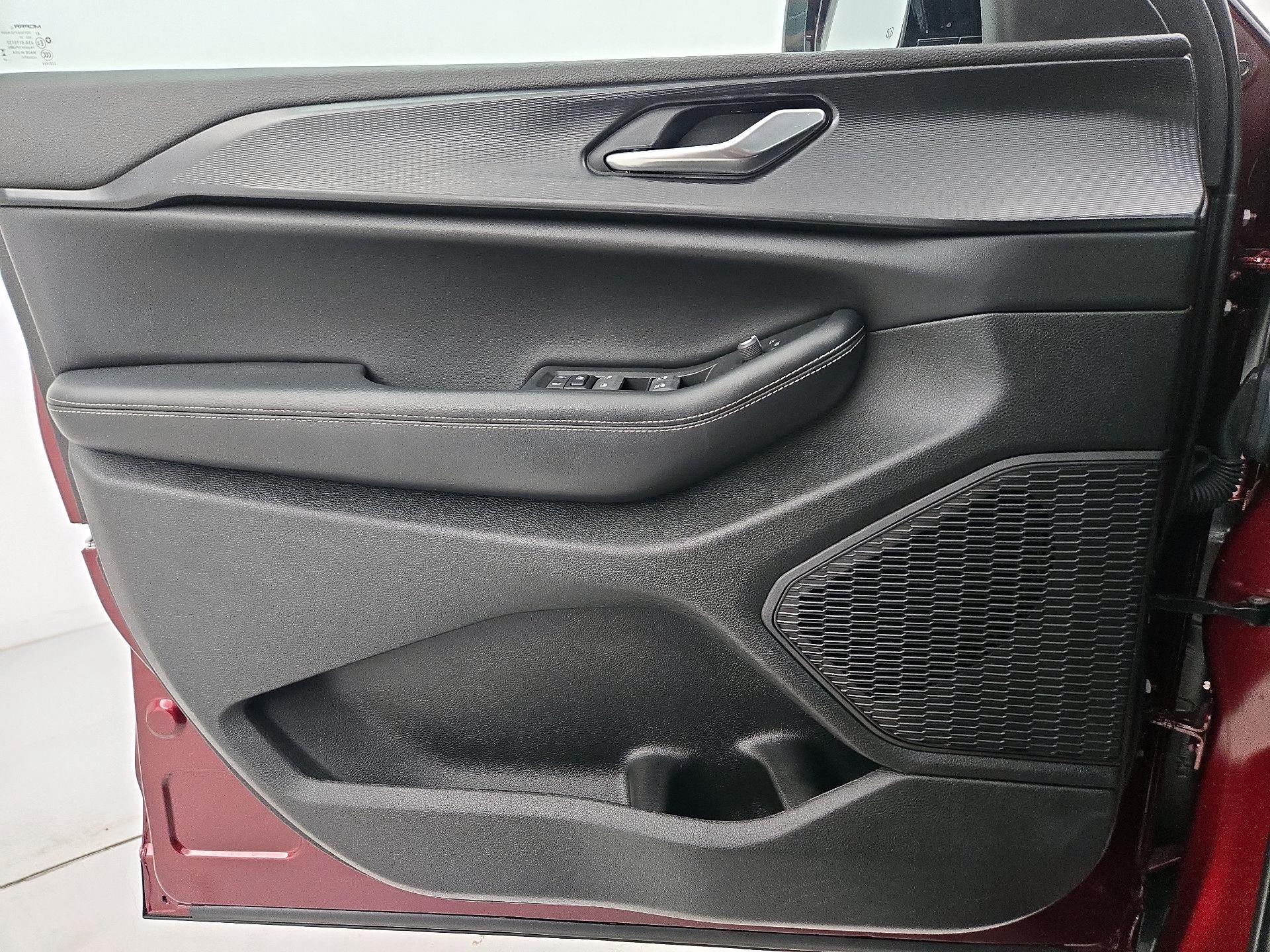 Thumbnail: 2024 Jeep Grand Cherokee - 12