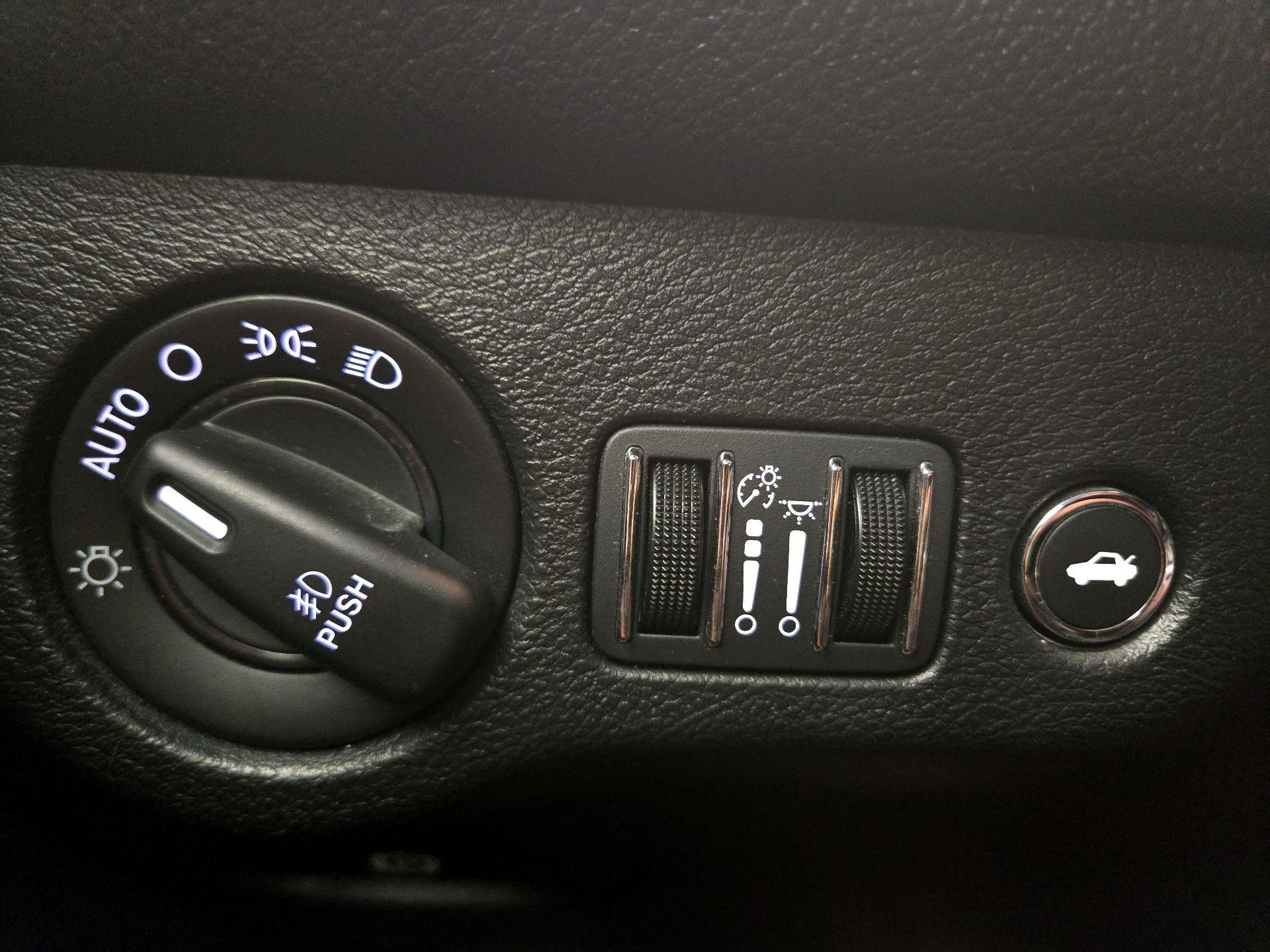 Thumbnail: 2019 Dodge Challenger - 13