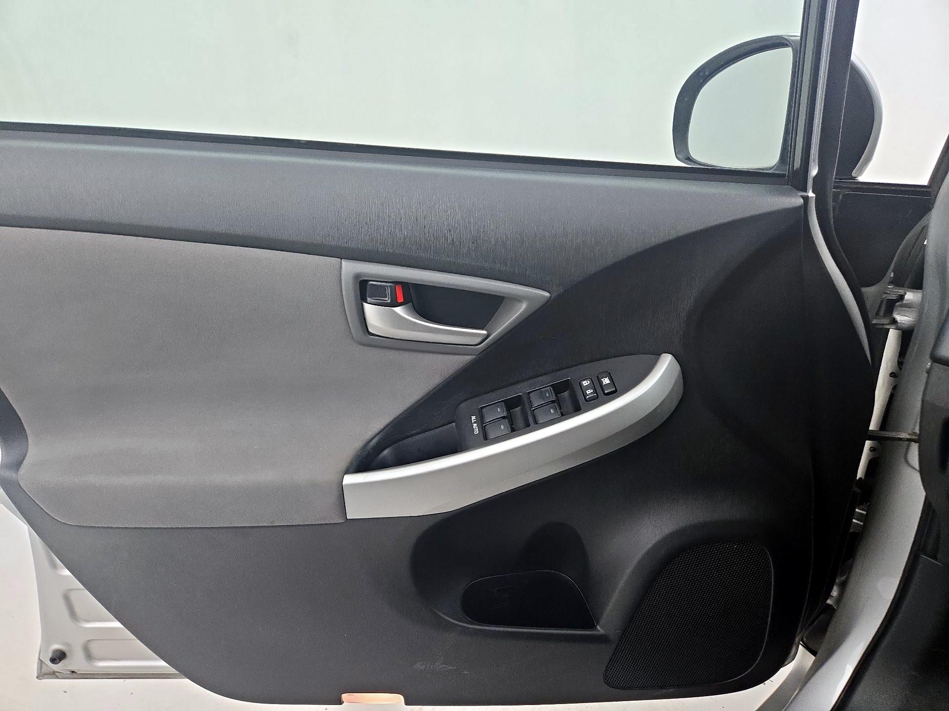 Thumbnail: 2015 Toyota Prius - 12