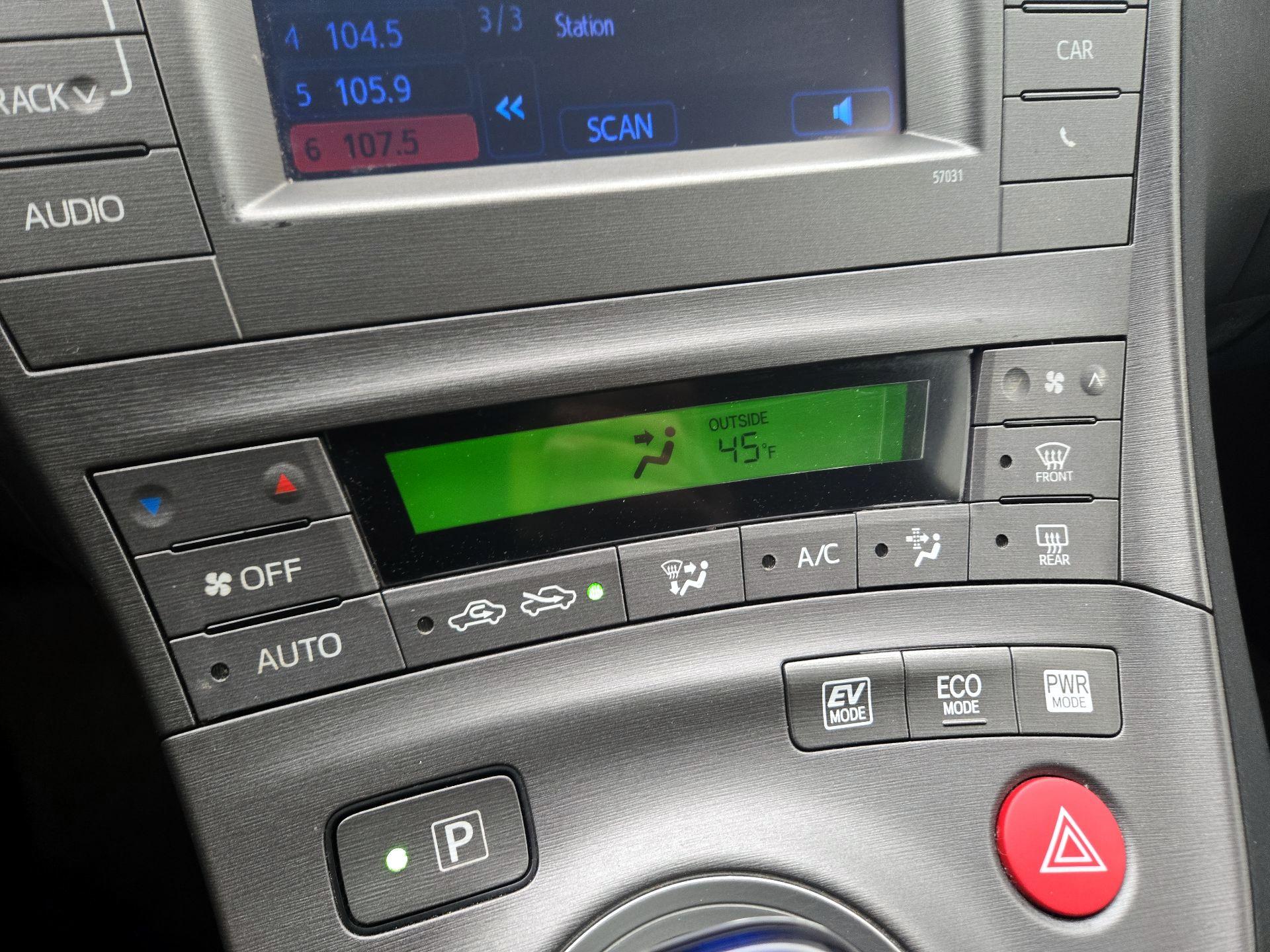 Thumbnail: 2015 Toyota Prius - 16