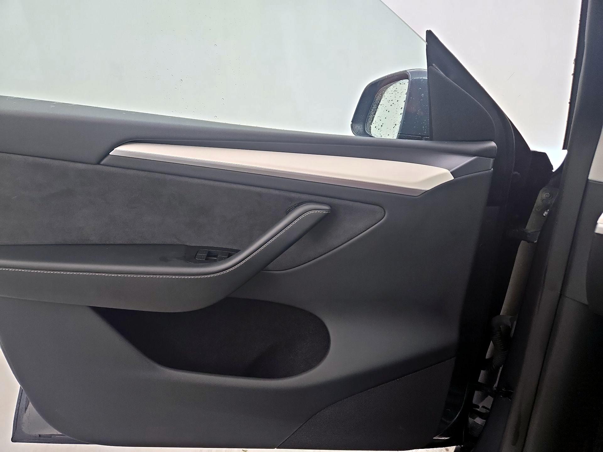 Thumbnail: 2023 Tesla Model Y - 12