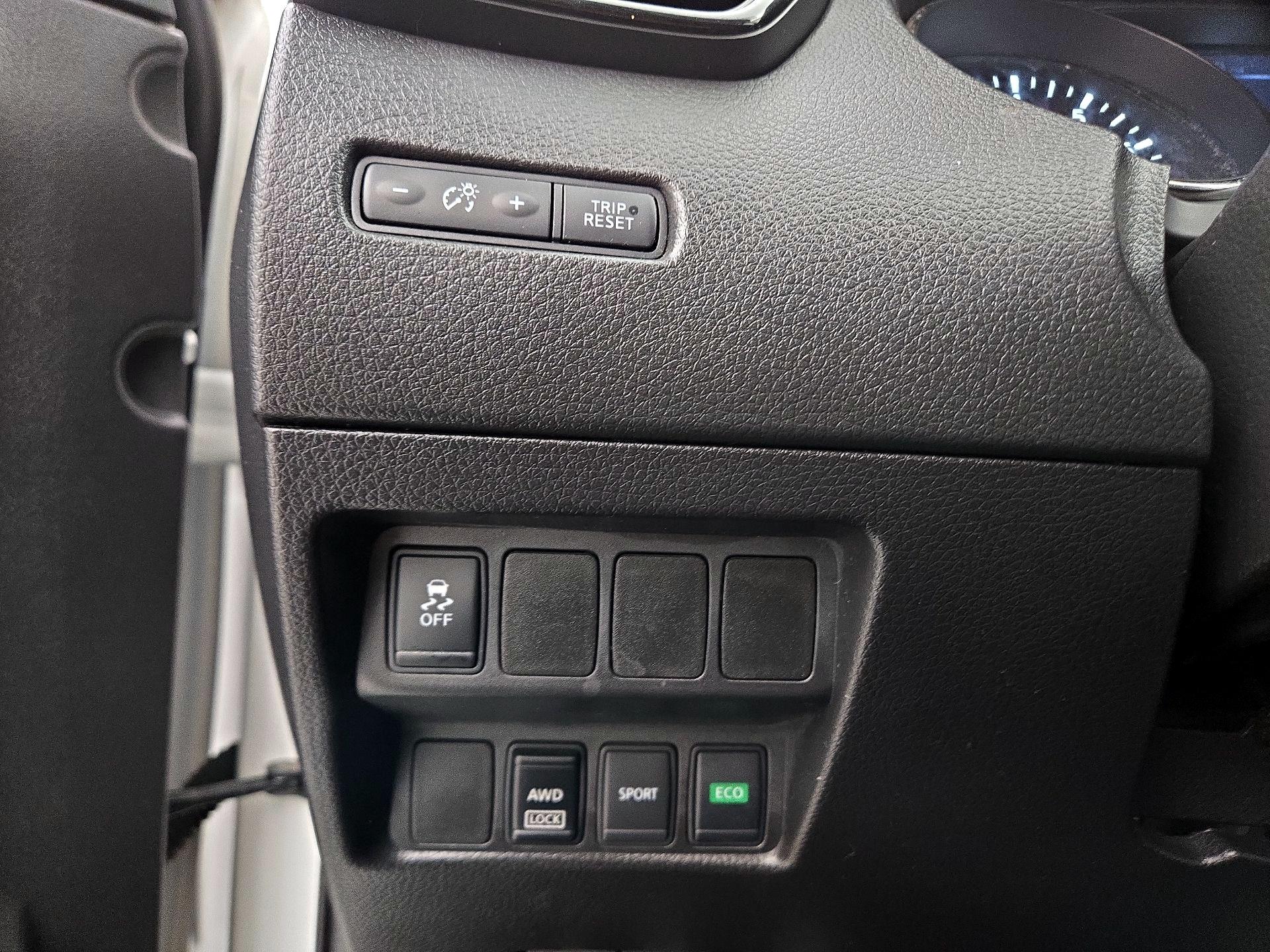 Thumbnail: 2017 Nissan Rogue - 13