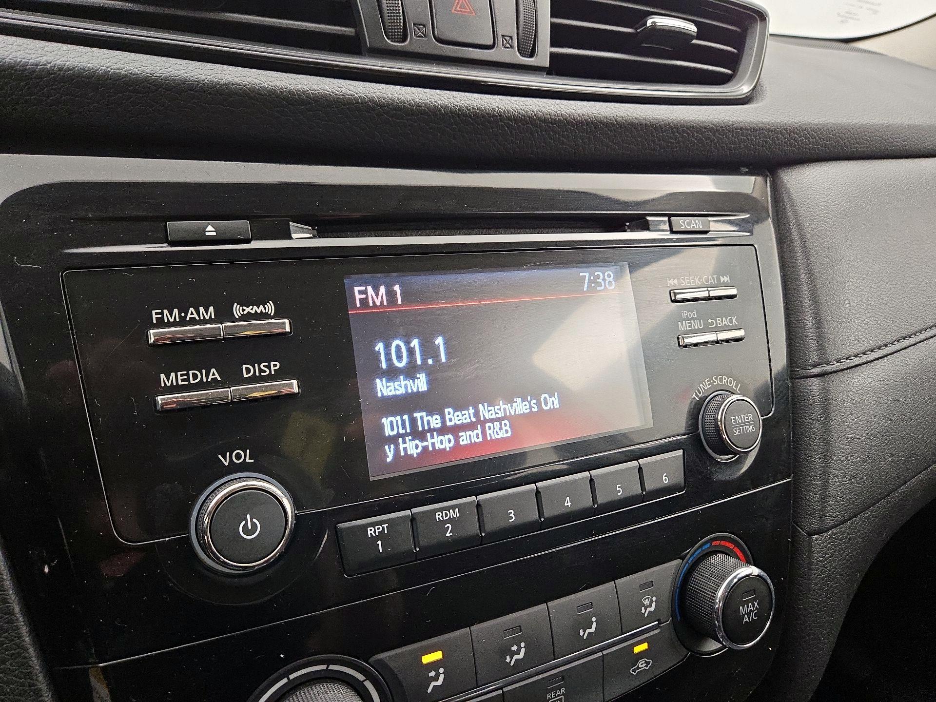 Thumbnail: 2017 Nissan Rogue - 15